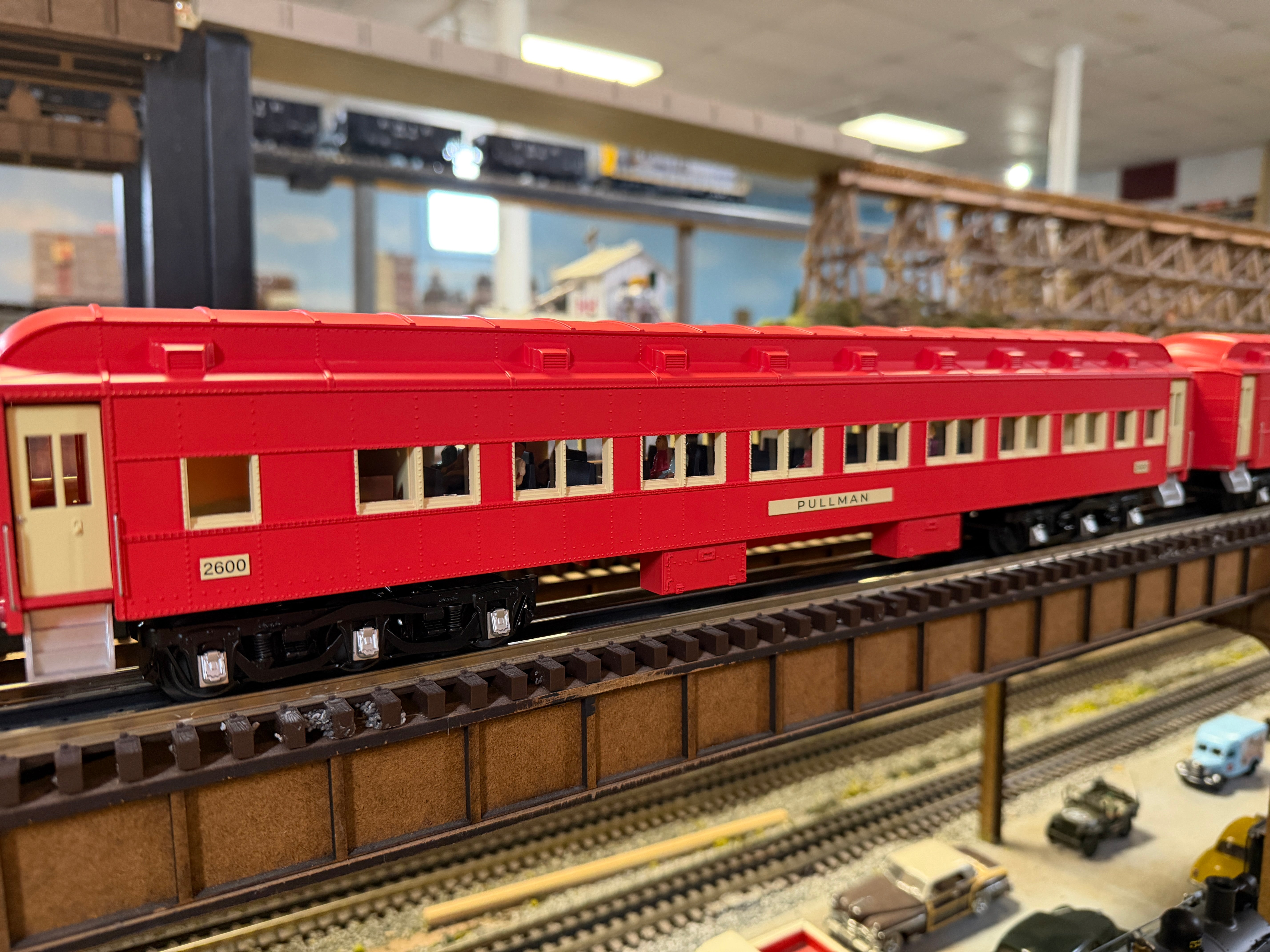 Lionel 2527650 - 18" Prewar Inspired Passenger Car Set "Lionel Lines" (4-Car) Red