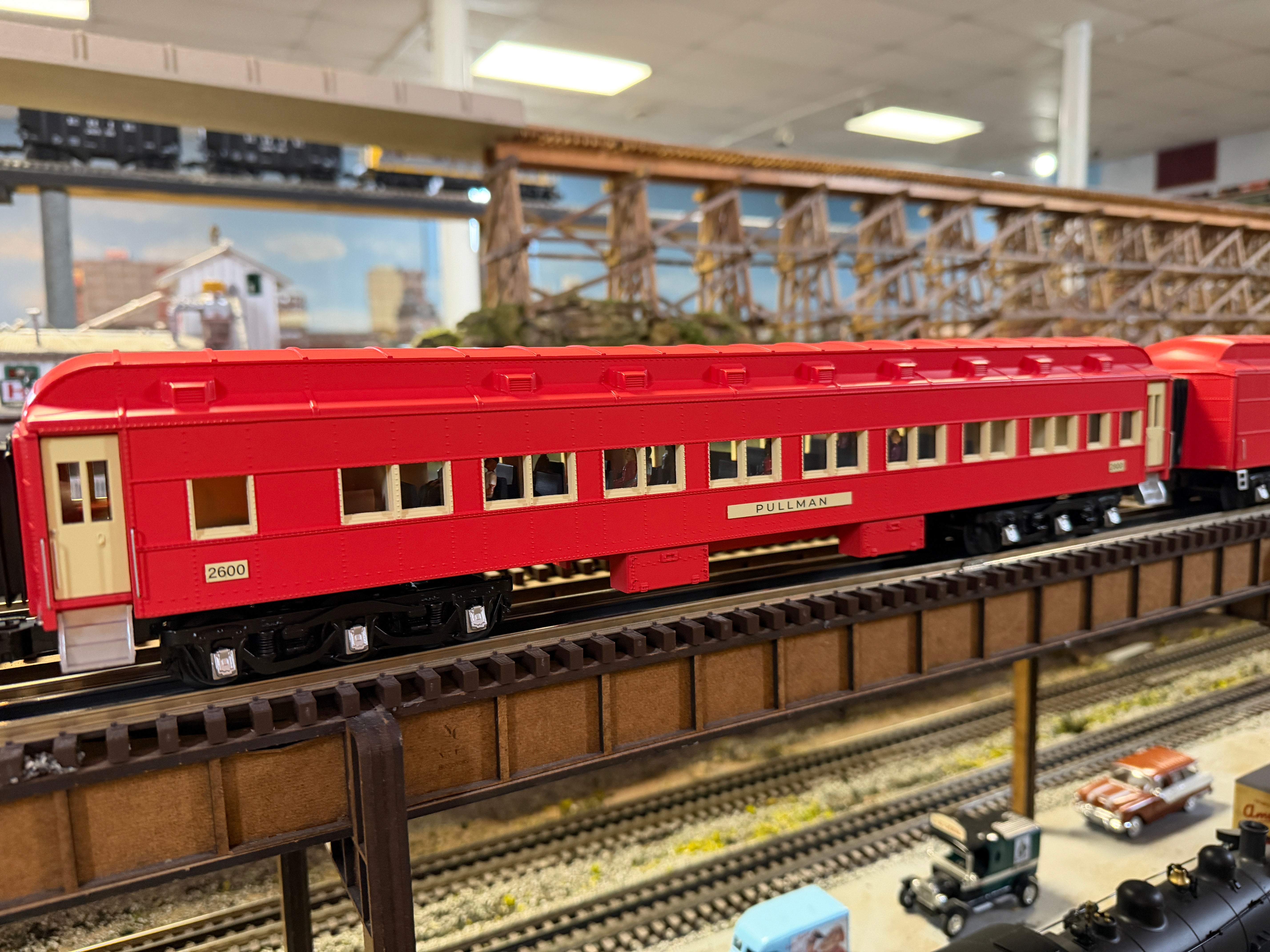 Lionel 2527650 - 18" Prewar Inspired Passenger Car Set "Lionel Lines" (4-Car) Red