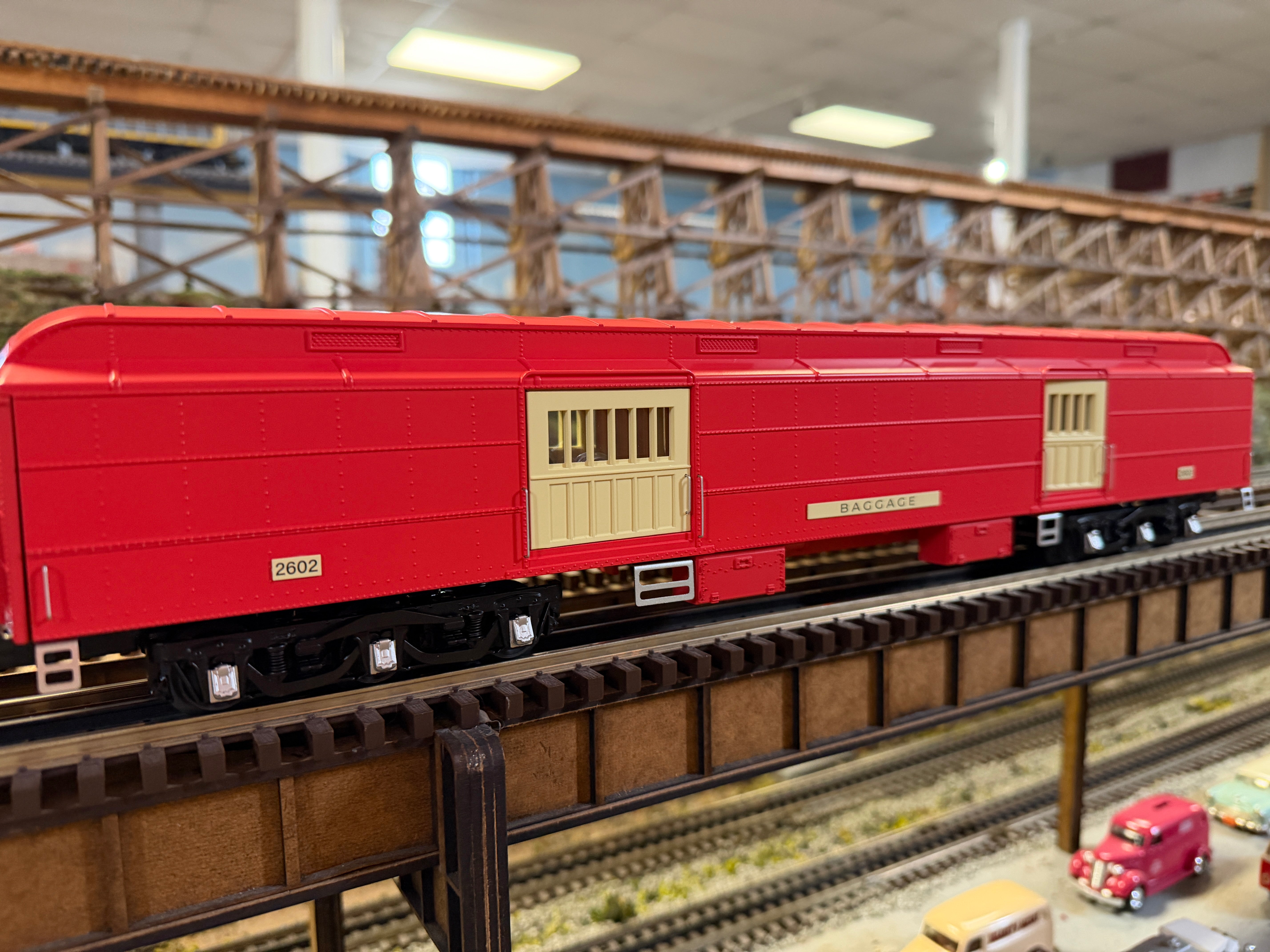 Lionel 2527650 - 18" Prewar Inspired Passenger Car Set "Lionel Lines" (4-Car) Red