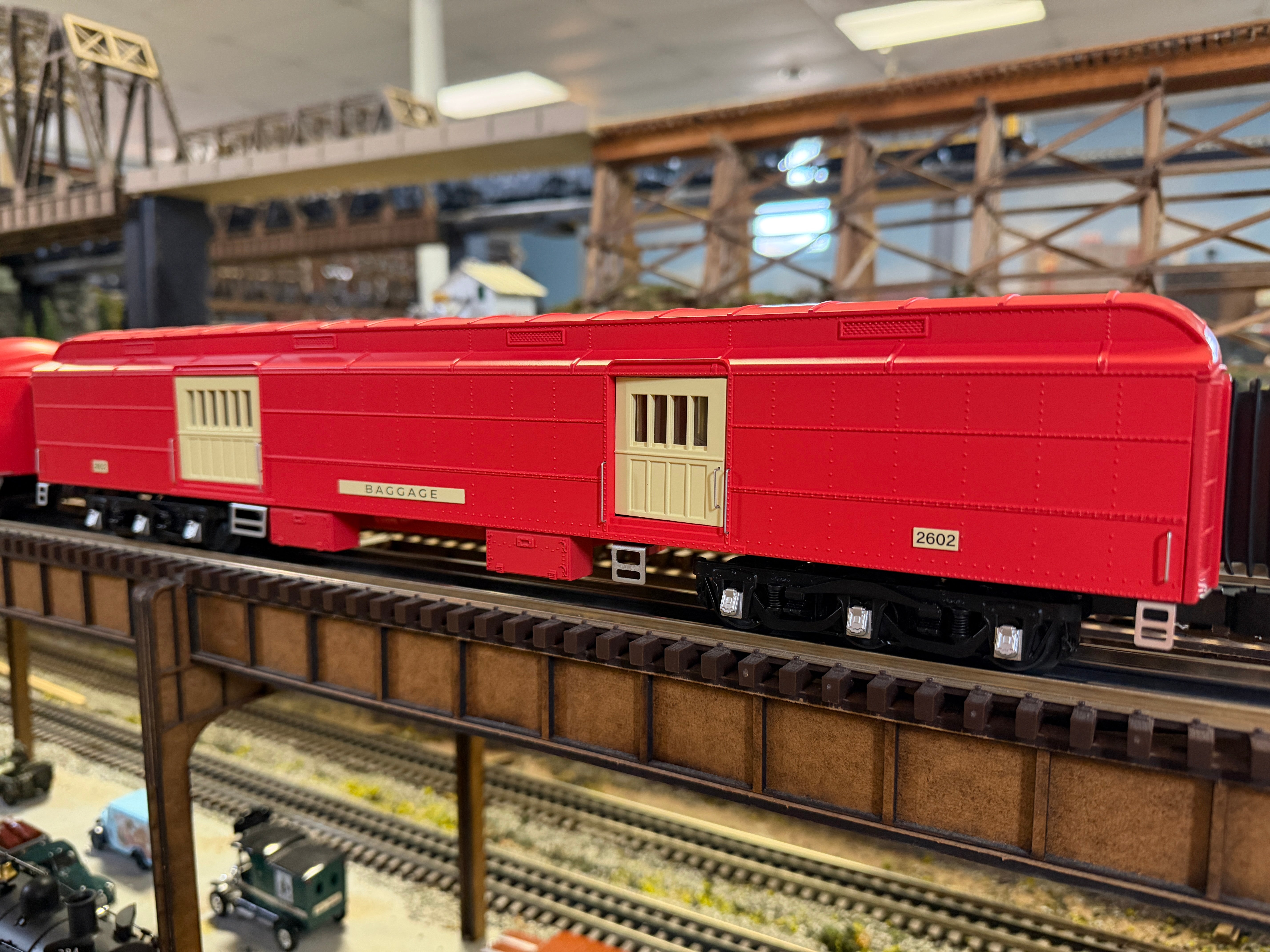 Lionel 2527650 - 18" Prewar Inspired Passenger Car Set "Lionel Lines" (4-Car) Red