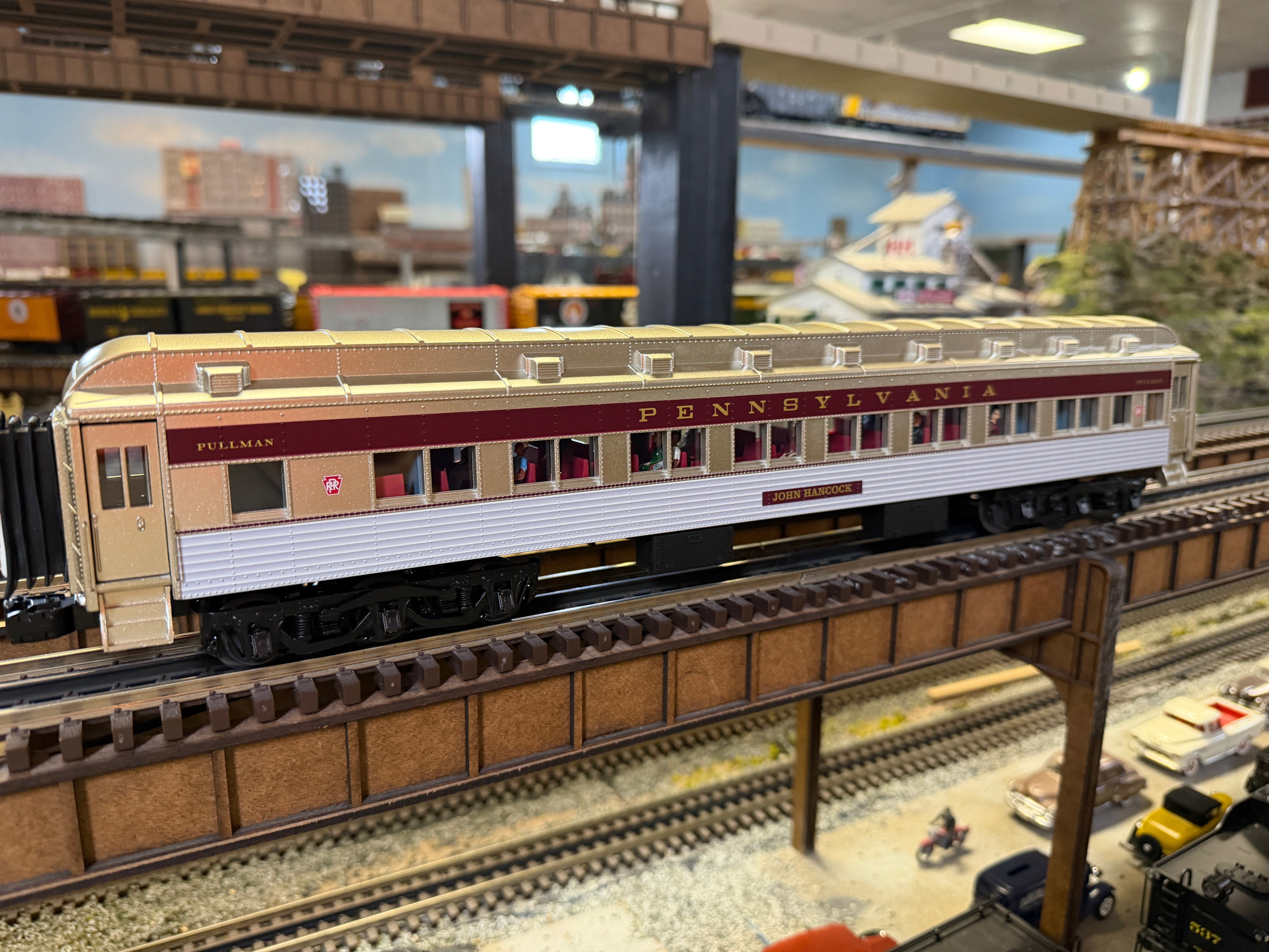 Lionel 2527390 - Vision Line 18" Aluminum Passenger Car Set "Pennsylvania" (2-Car) Shadowline