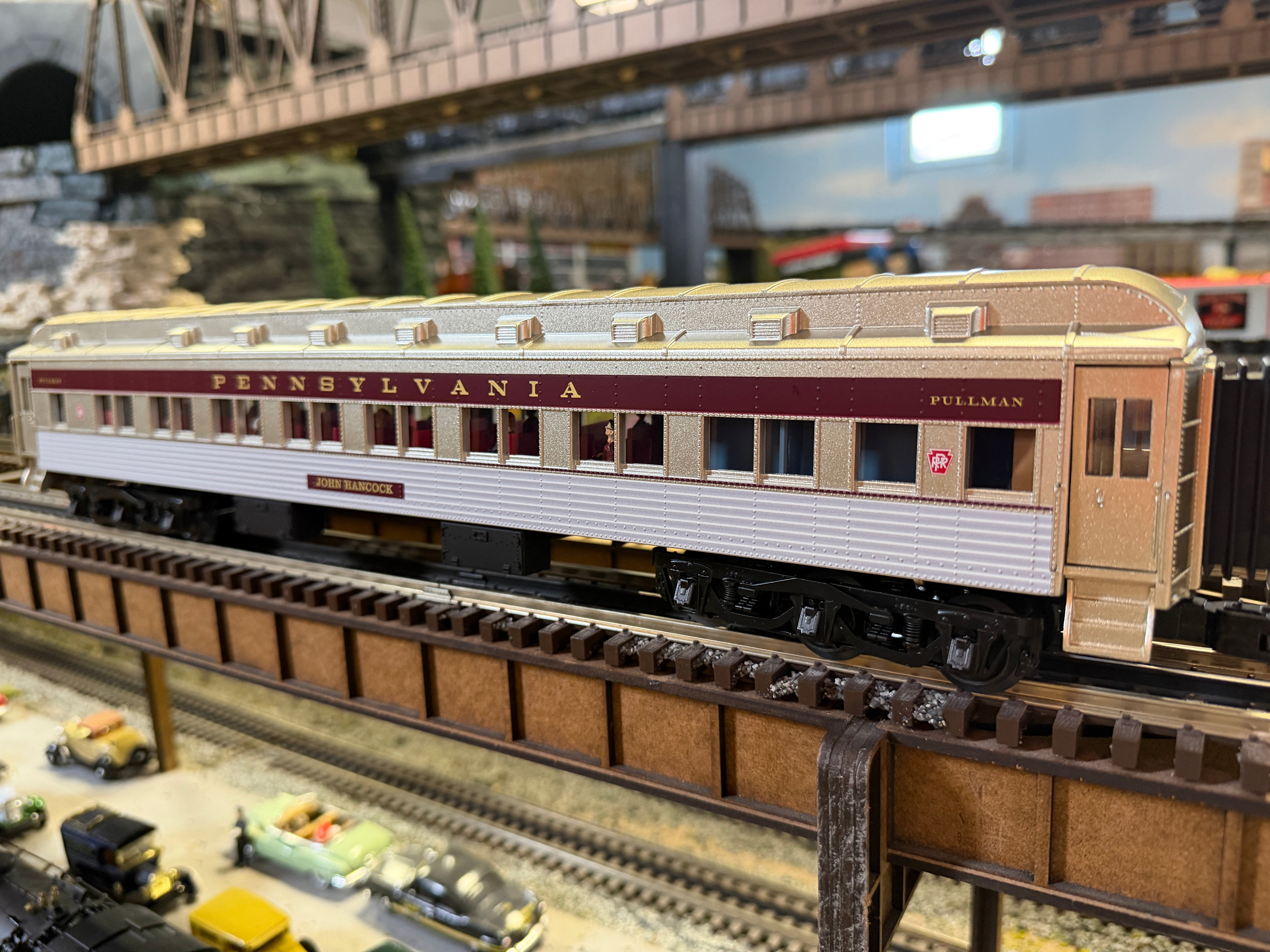 Lionel 2527390 - Vision Line 18" Aluminum Passenger Car Set "Pennsylvania" (2-Car) Shadowline