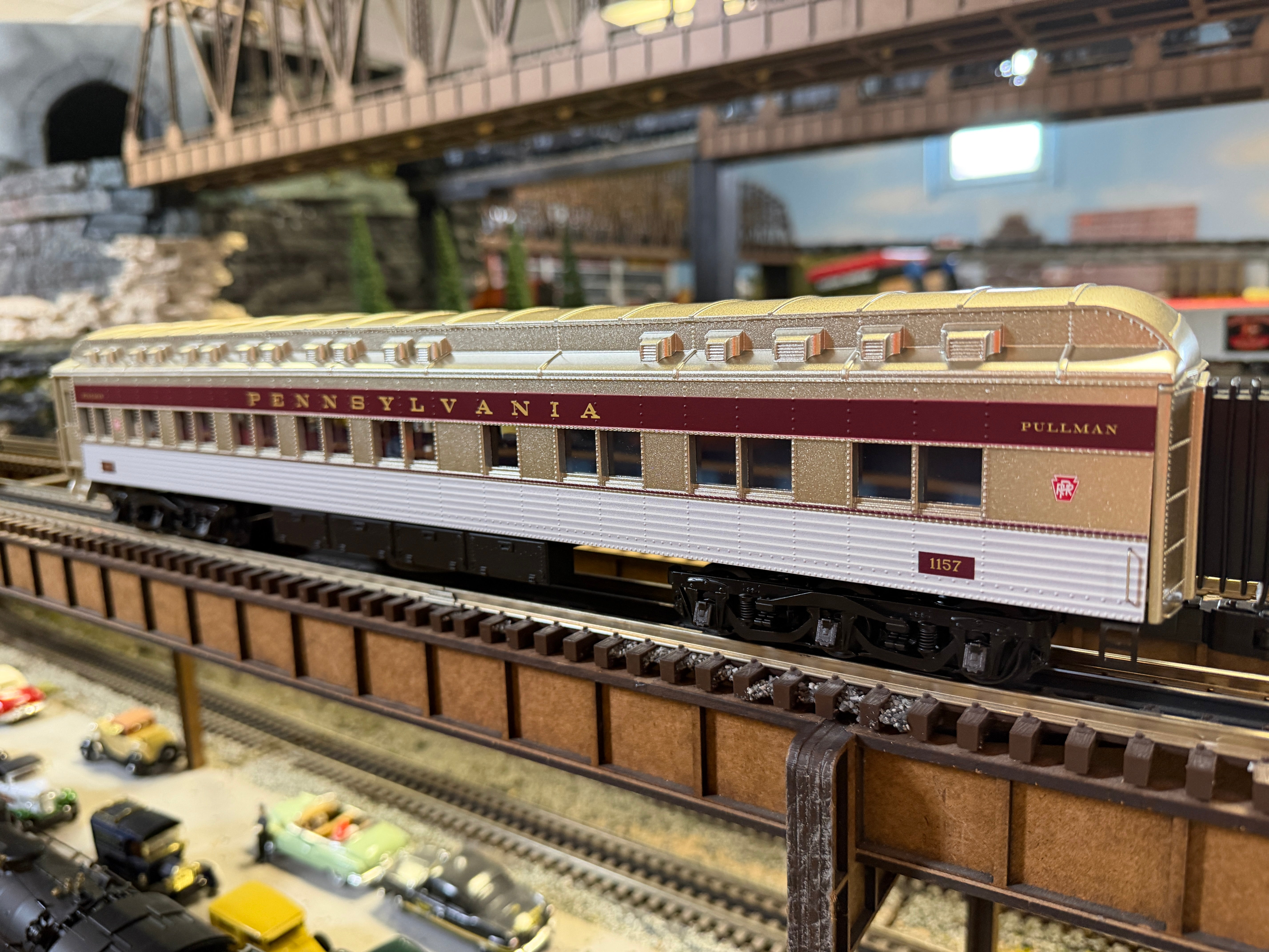 Lionel 2527390 - Vision Line 18" Aluminum Passenger Car Set "Pennsylvania" (2-Car) Shadowline