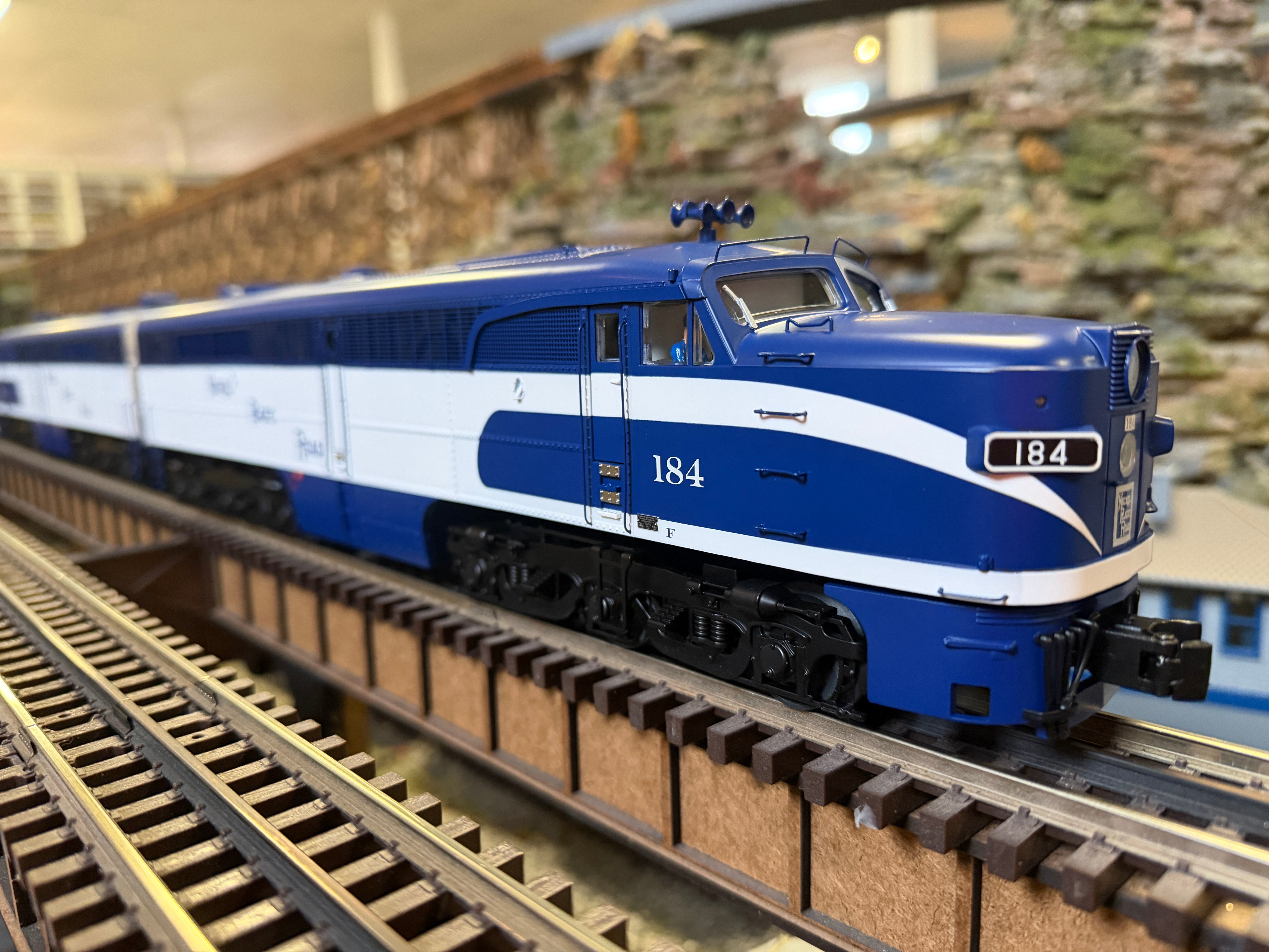 Lionel Legacy Diesel ABA & 7 Passenger Car Bundle "Nickel Plate Road" #184/185/184B