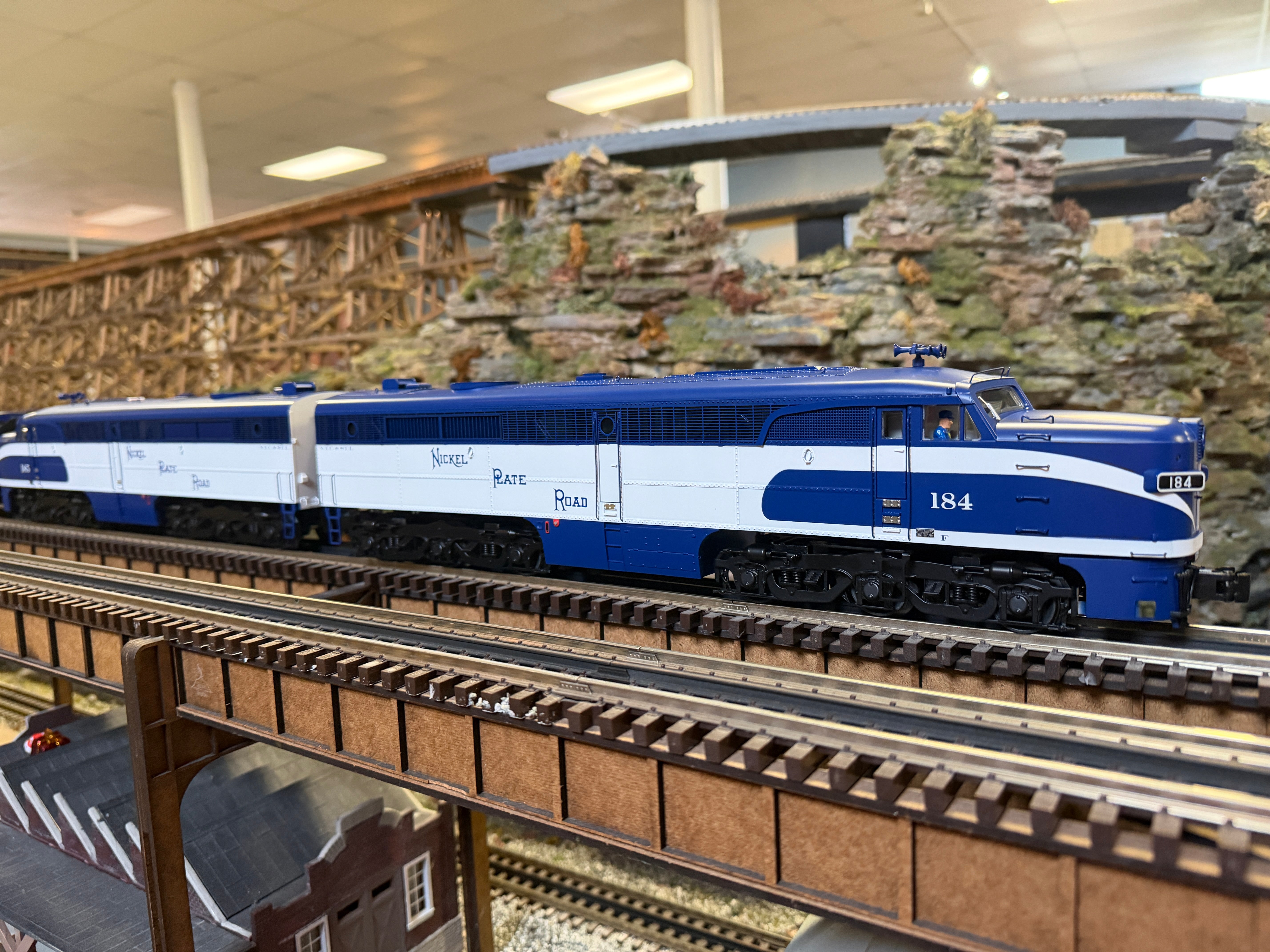 Lionel Legacy Diesel ABA & 7 Passenger Car Bundle "Nickel Plate Road" #184/185/184B