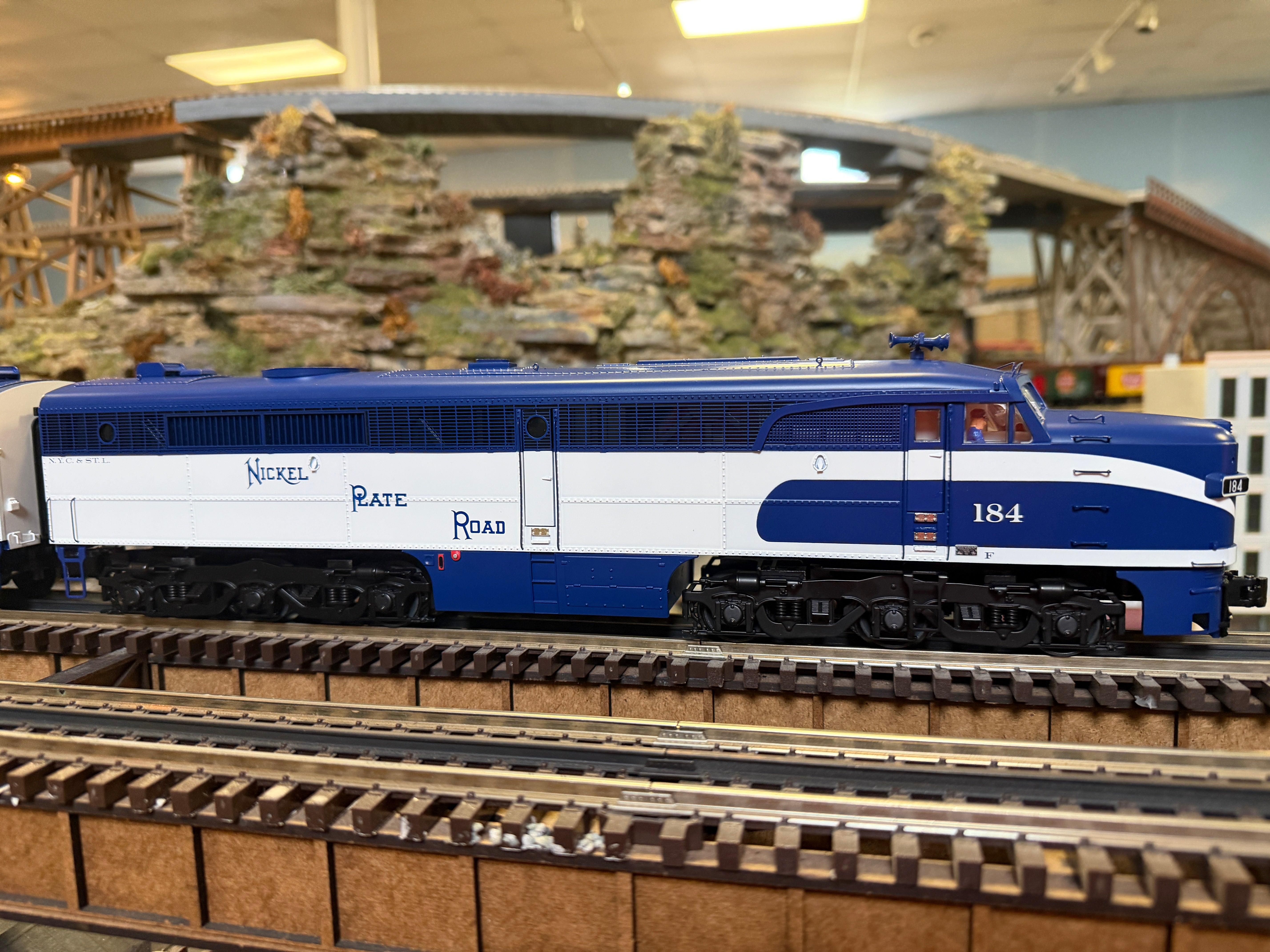 Lionel Legacy Diesel ABA & 7 Passenger Car Bundle "Nickel Plate Road" #184/185/184B