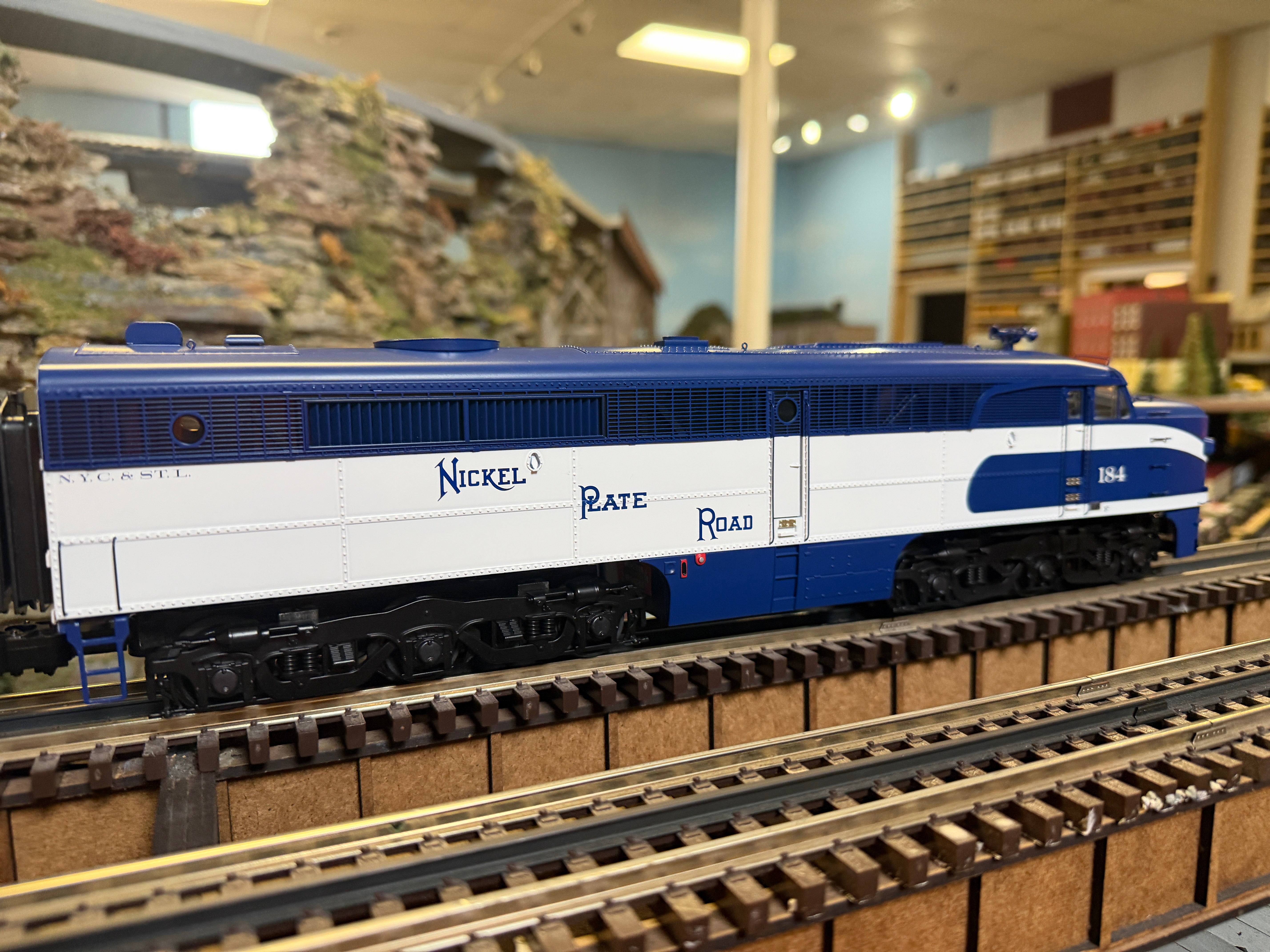 Lionel Legacy Diesel ABA & 7 Passenger Car Bundle "Nickel Plate Road" #184/185/184B