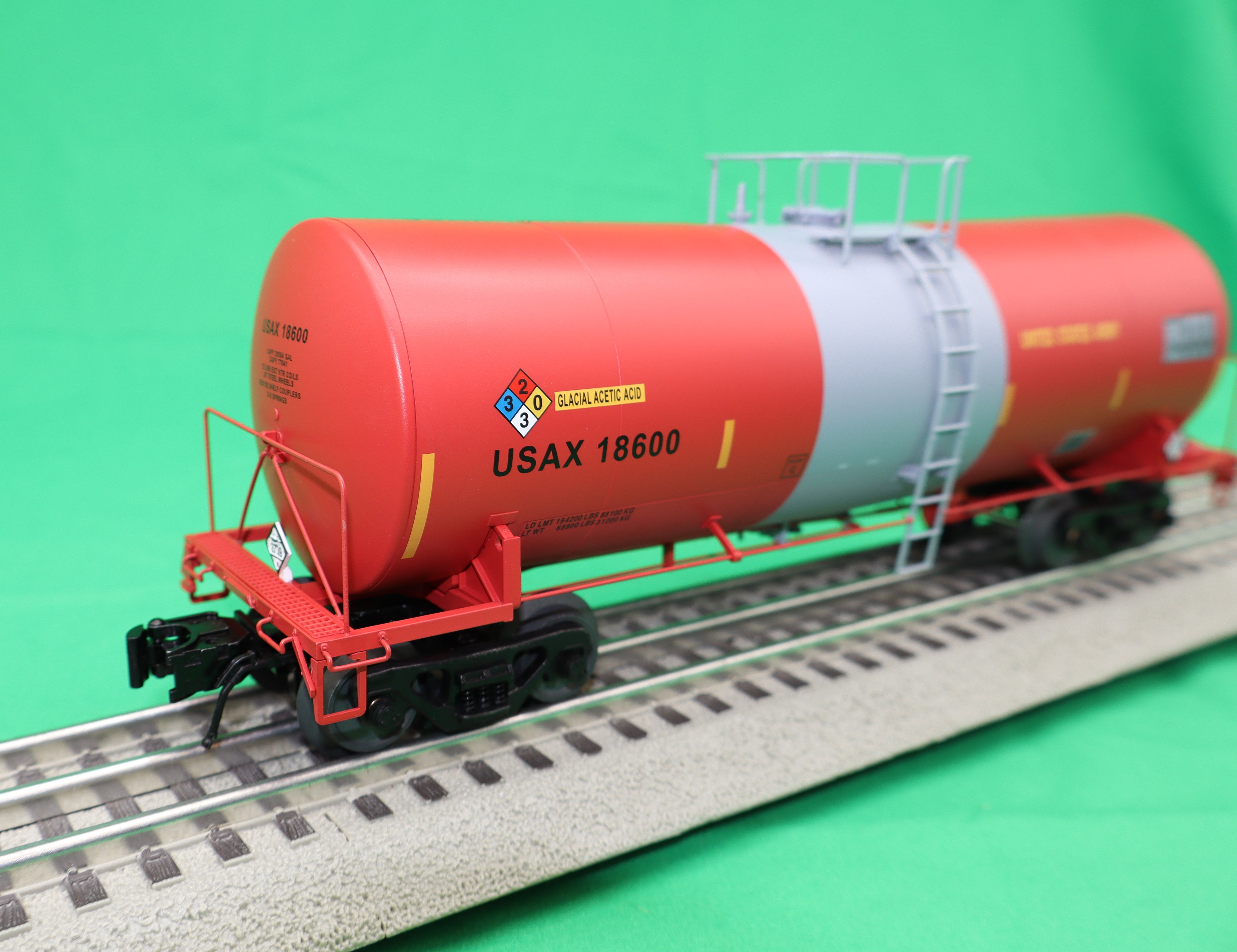 Atlas O 3001456 - Master - Trinity 17,600 Gallon Corn Syrup Tank Car "U.S. Army" - MrMuffin'sTrains
