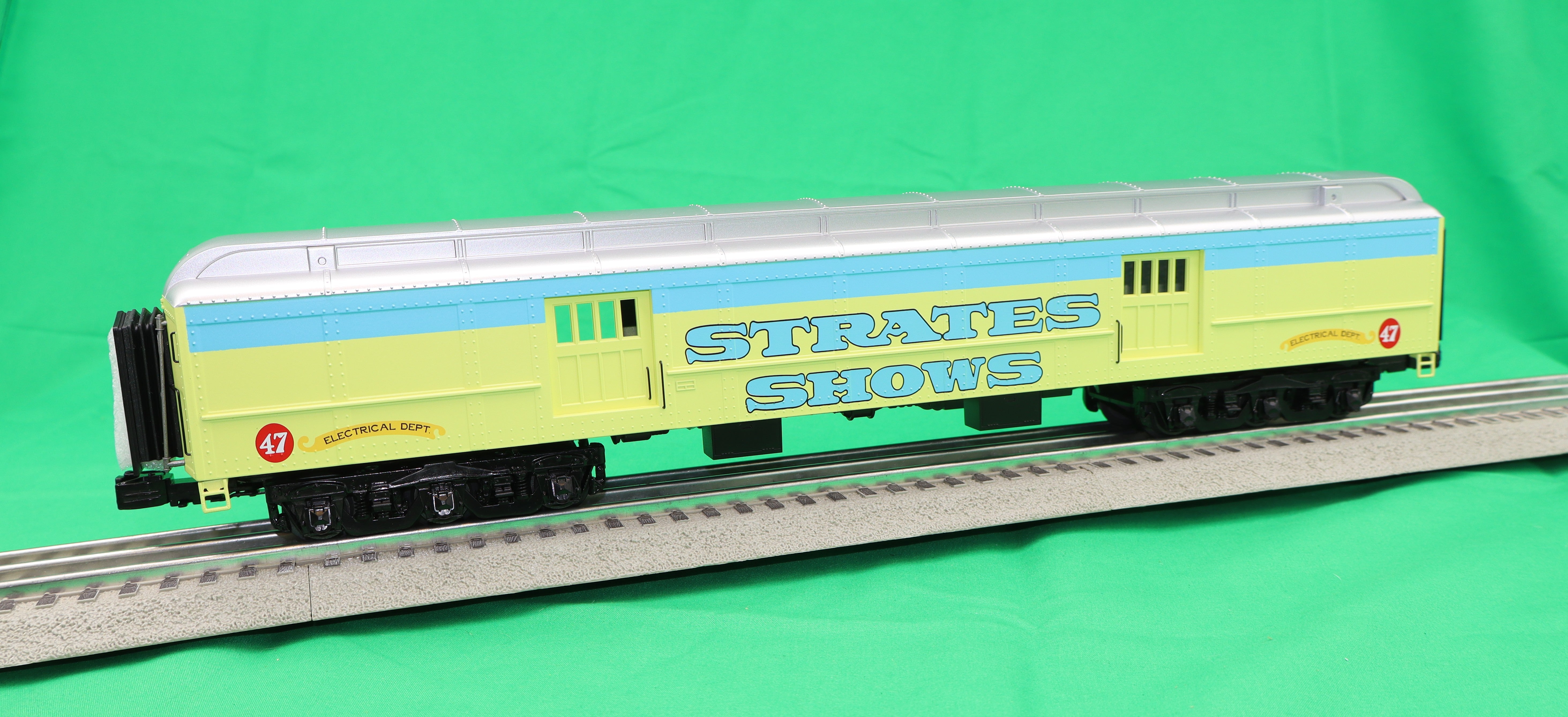 Atlas O 3001773A - Premier - Madison Heavyweight Passenger Cars "Strates Shows" (4-Car) Blue - MrMuffin'sTrains