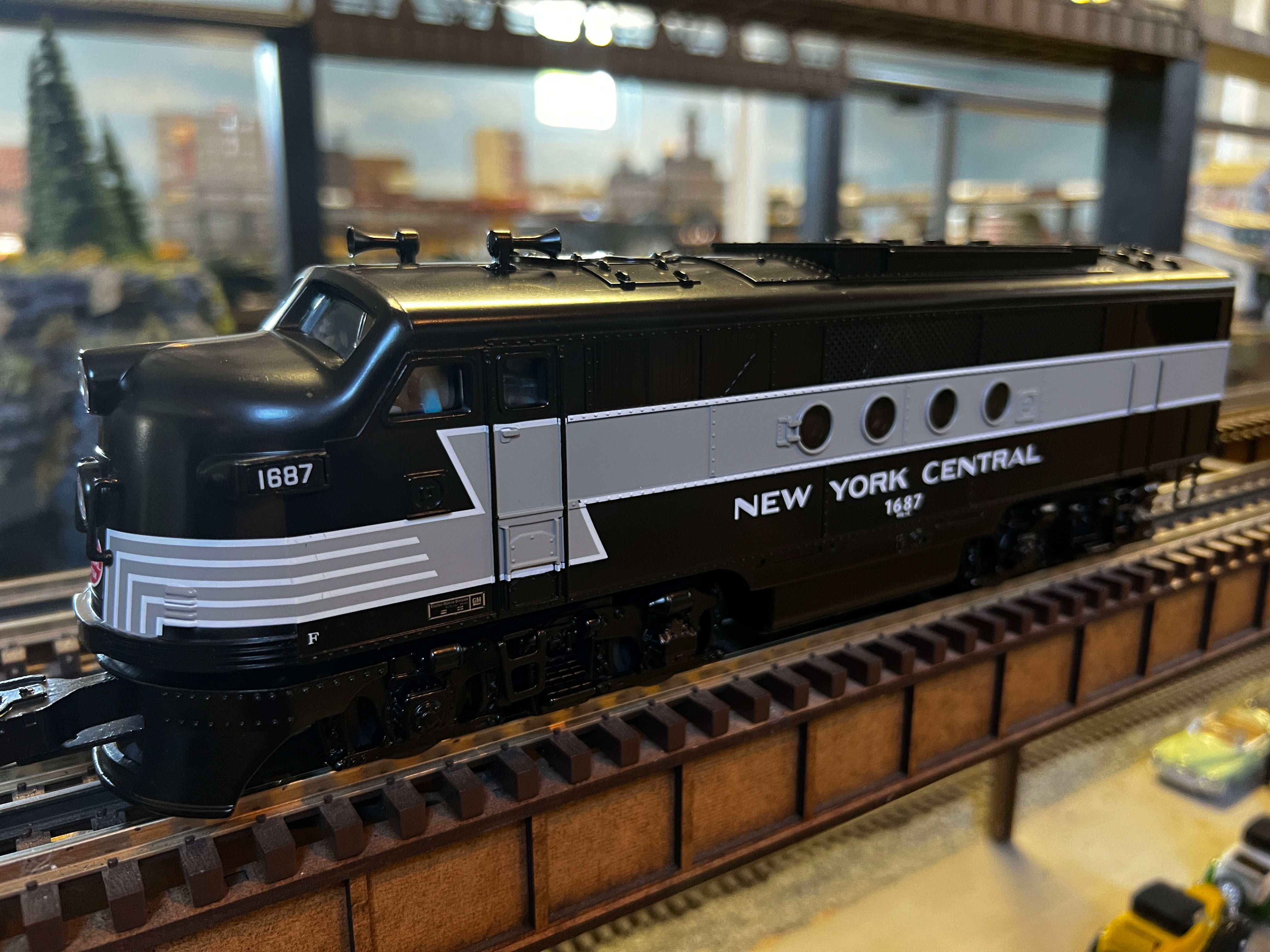 Lionel 2334100 - LionChief FT Diesel Locomotive "New York Central" #1687