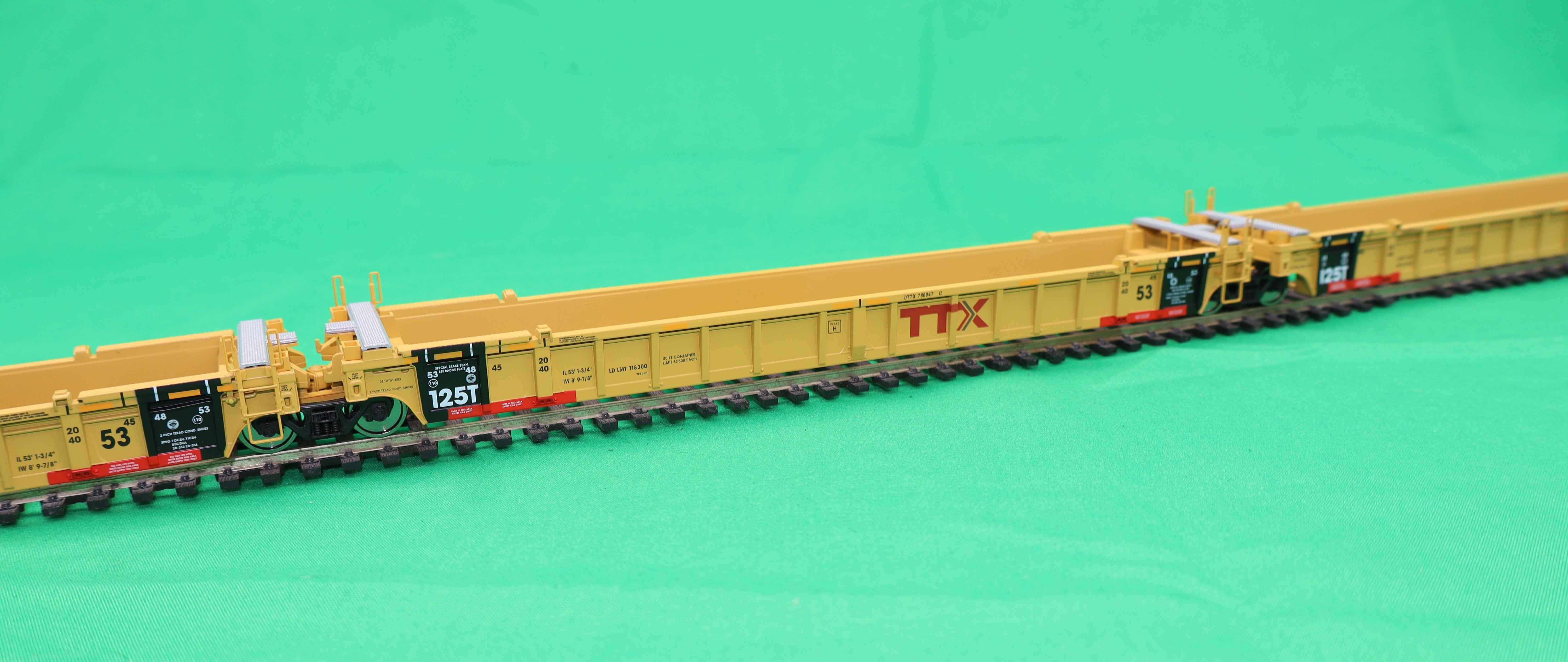 Walthers HO 910-55832 - Mainline - NSC Articulated 3-Unit 53' Well Car "TTX" #786947