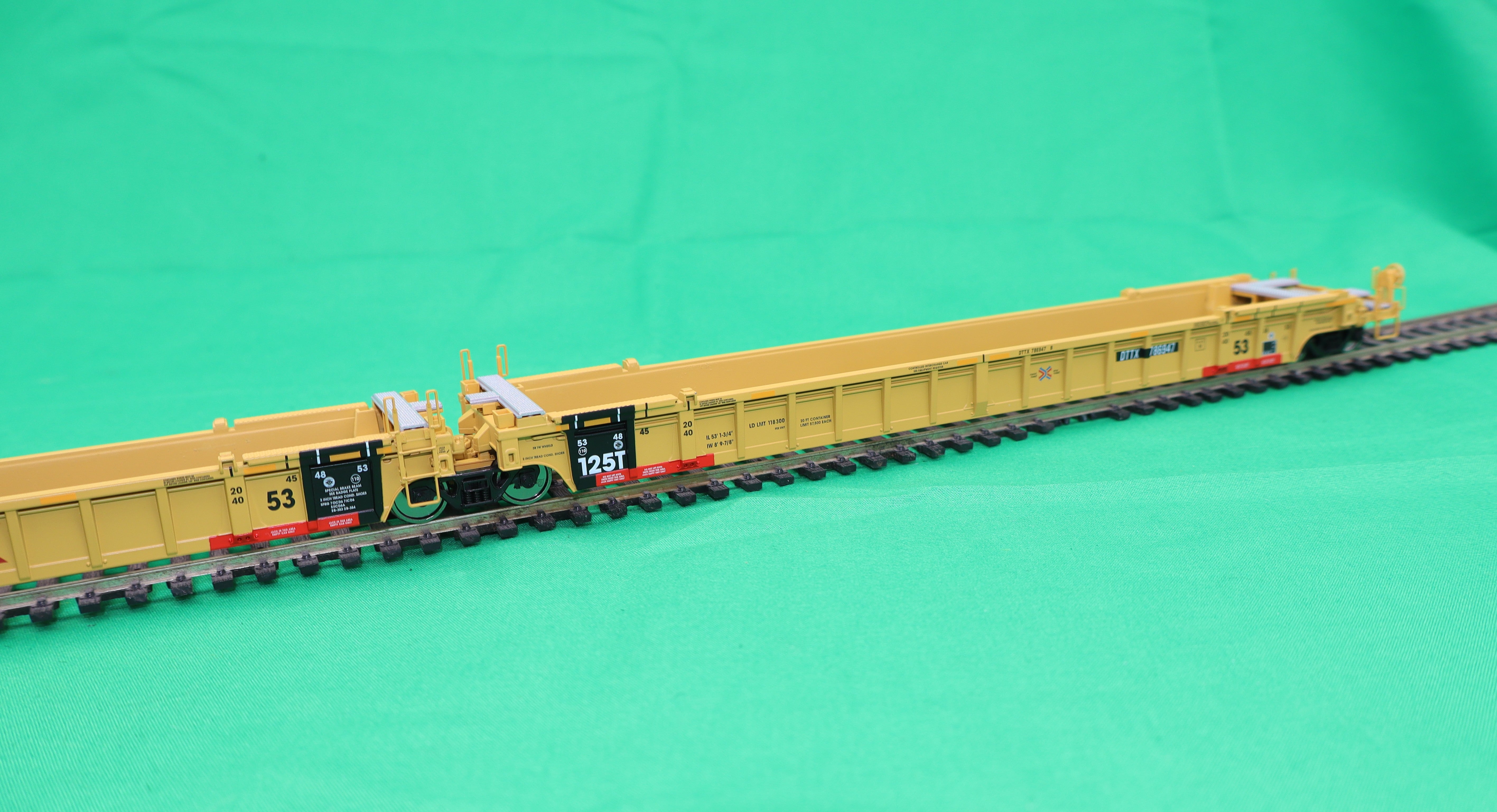 Walthers HO 910-55832 - Mainline - NSC Articulated 3-Unit 53' Well Car "TTX" #786947