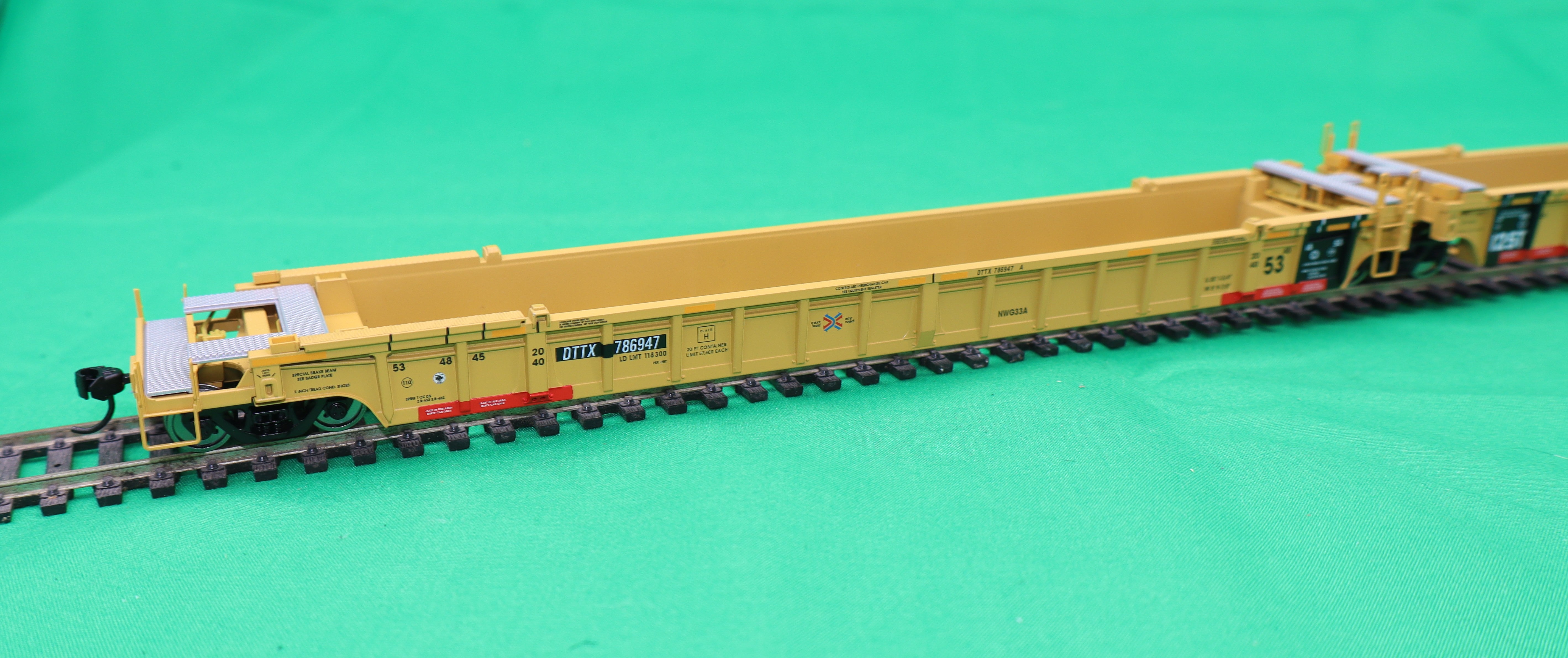 Walthers HO 910-55829 - Mainline - NSC Articulated 3-Unit 53' Well Car "TTX" #786942