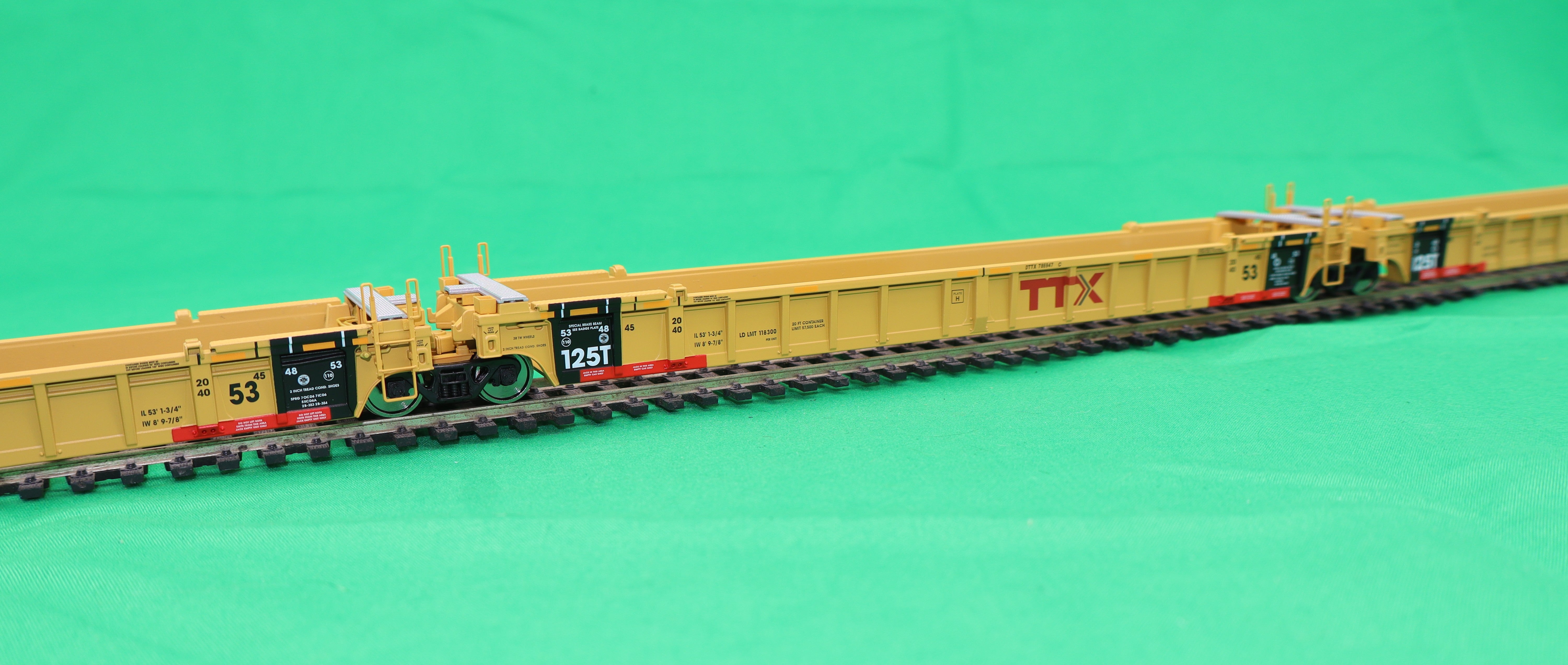 Walthers HO 910-55829 - Mainline - NSC Articulated 3-Unit 53' Well Car "TTX" #786942