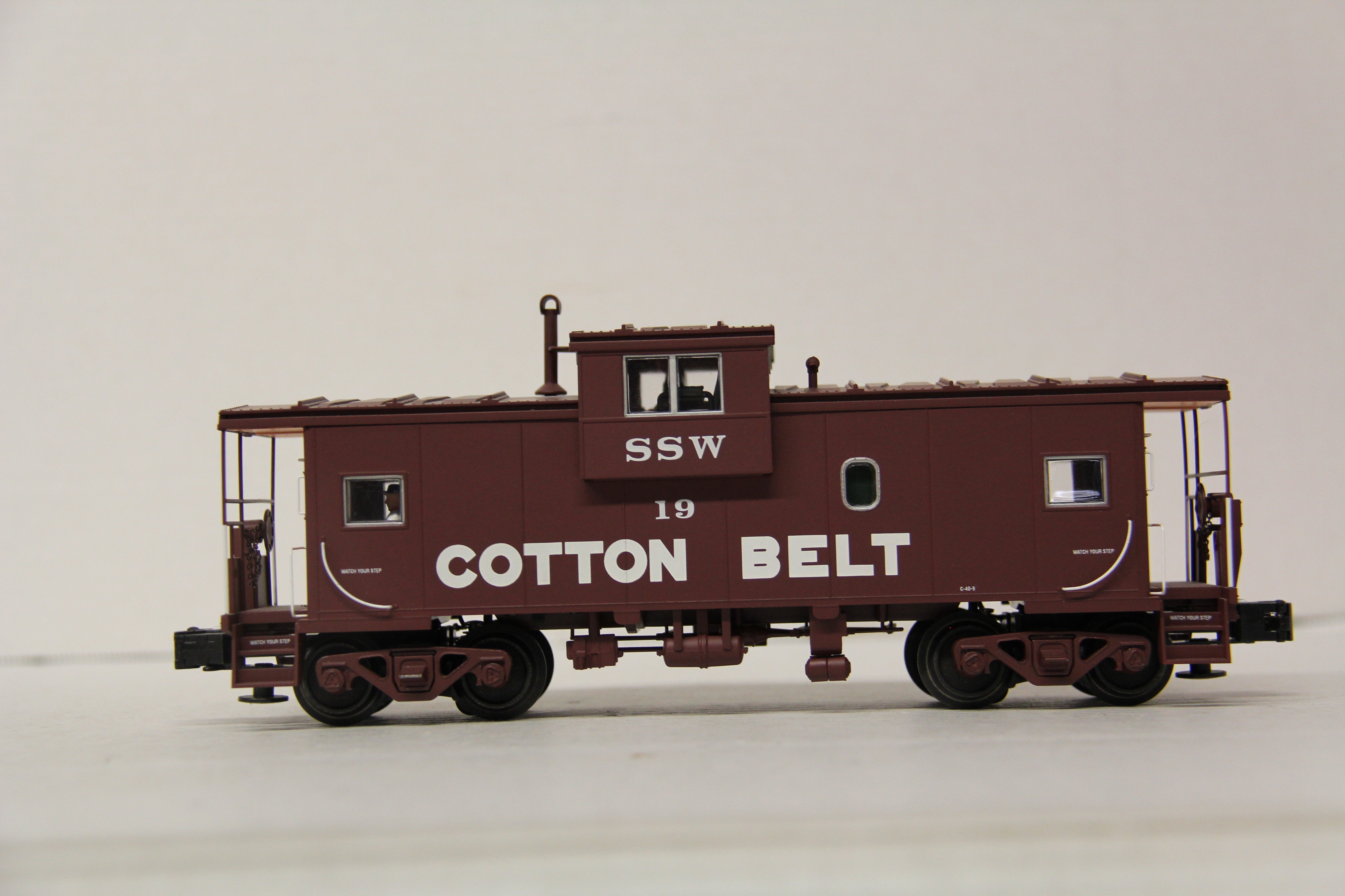 Atlas #6609-1 Cotton Belt #19 Extended Vision Caboose-Second hand-M6654