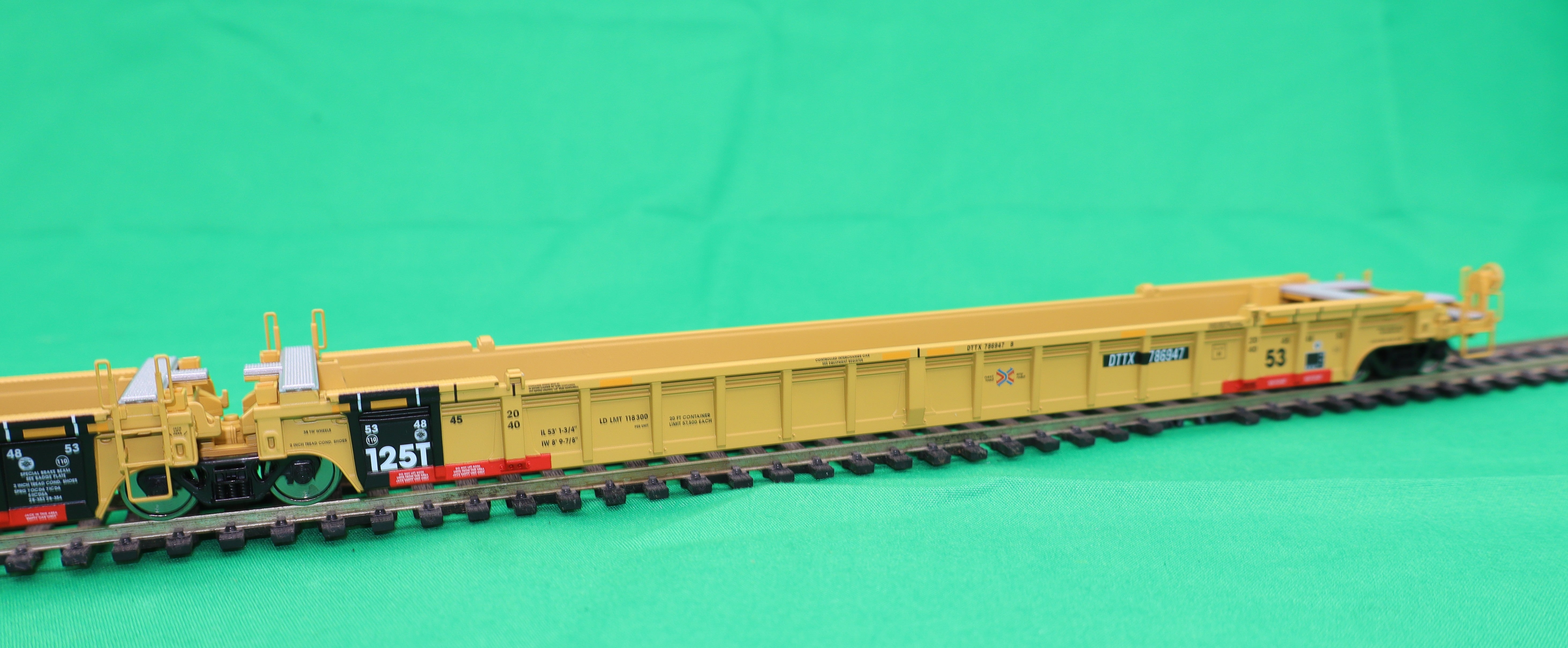 Walthers HO 910-55829 - Mainline - NSC Articulated 3-Unit 53' Well Car "TTX" #786942