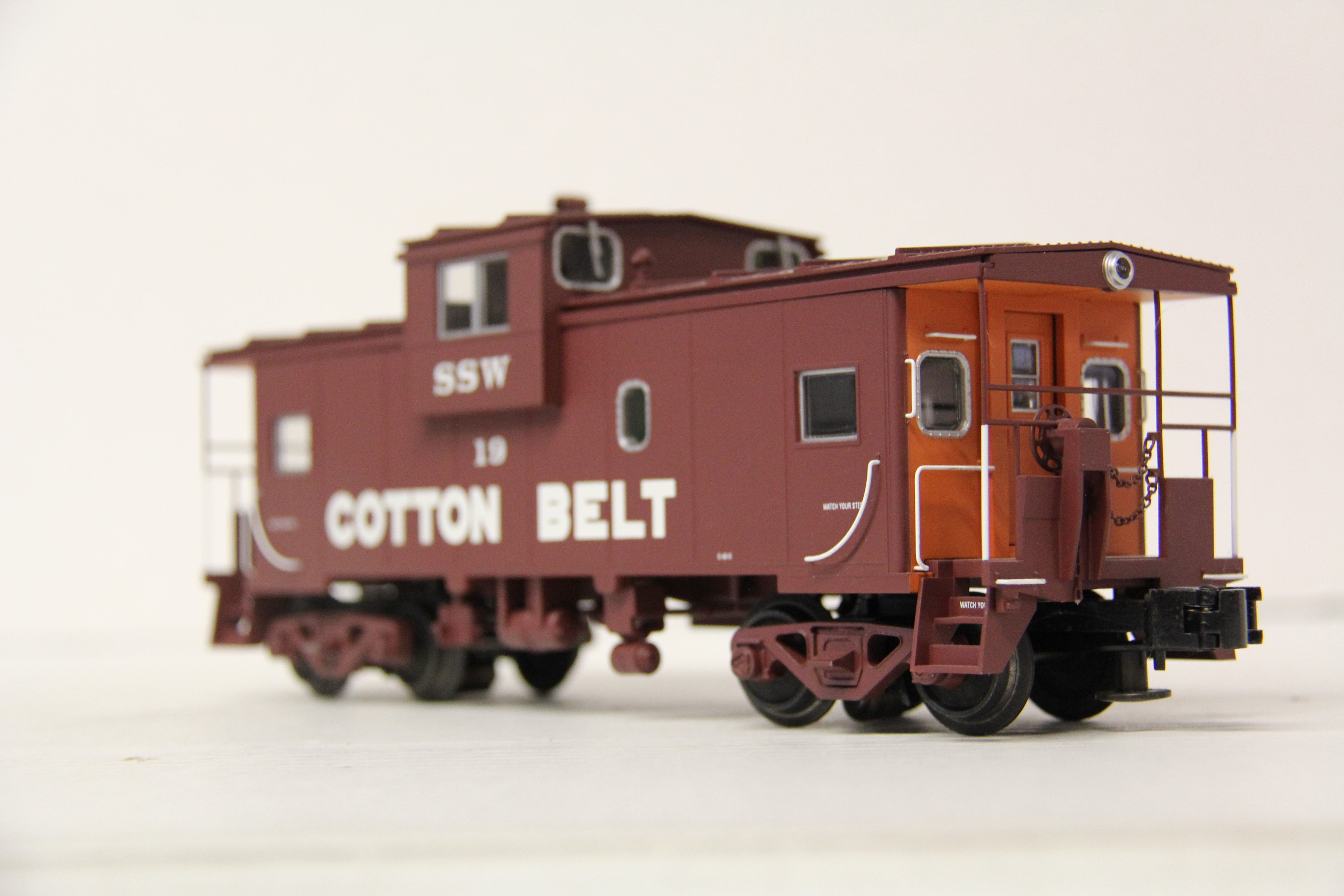Atlas #6609-1 Cotton Belt #19 Extended Vision Caboose-Second hand-M6654