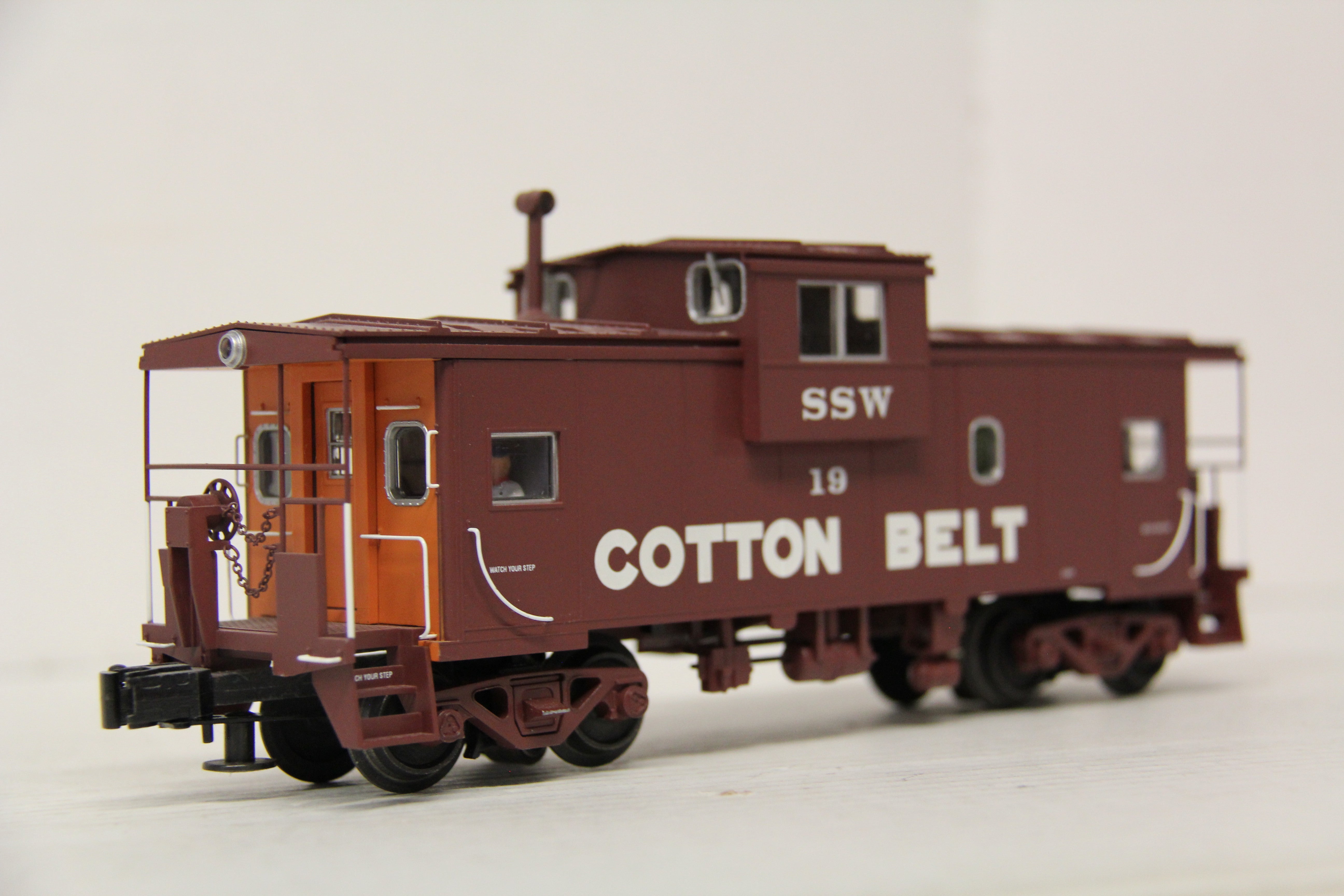 Atlas #6609-1 Cotton Belt #19 Extended Vision Caboose-Second hand-M6654