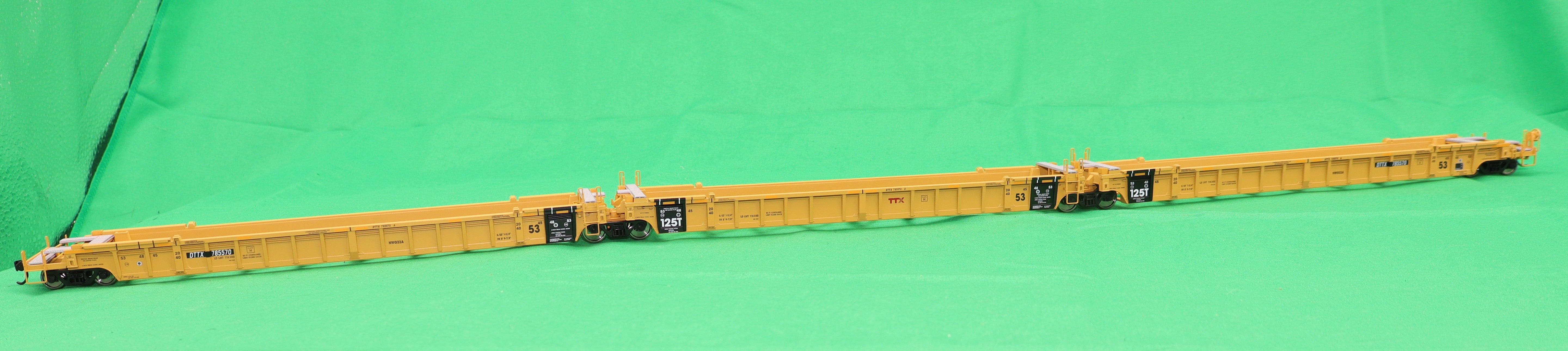 Walthers HO 910-55826 - Mainline - NSC Articulated 3-Unit 53' Well Car "TTX" #785570