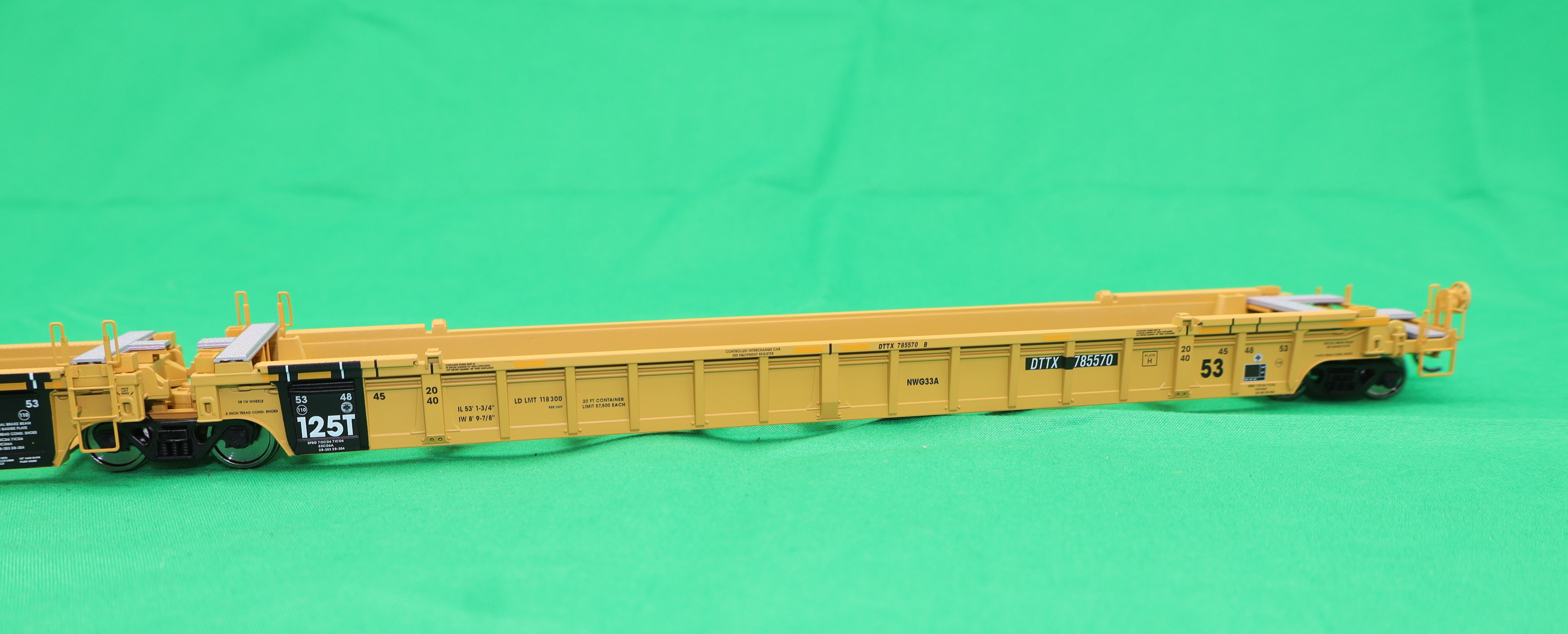 Walthers HO 910-55826 - Mainline - NSC Articulated 3-Unit 53' Well Car "TTX" #785570