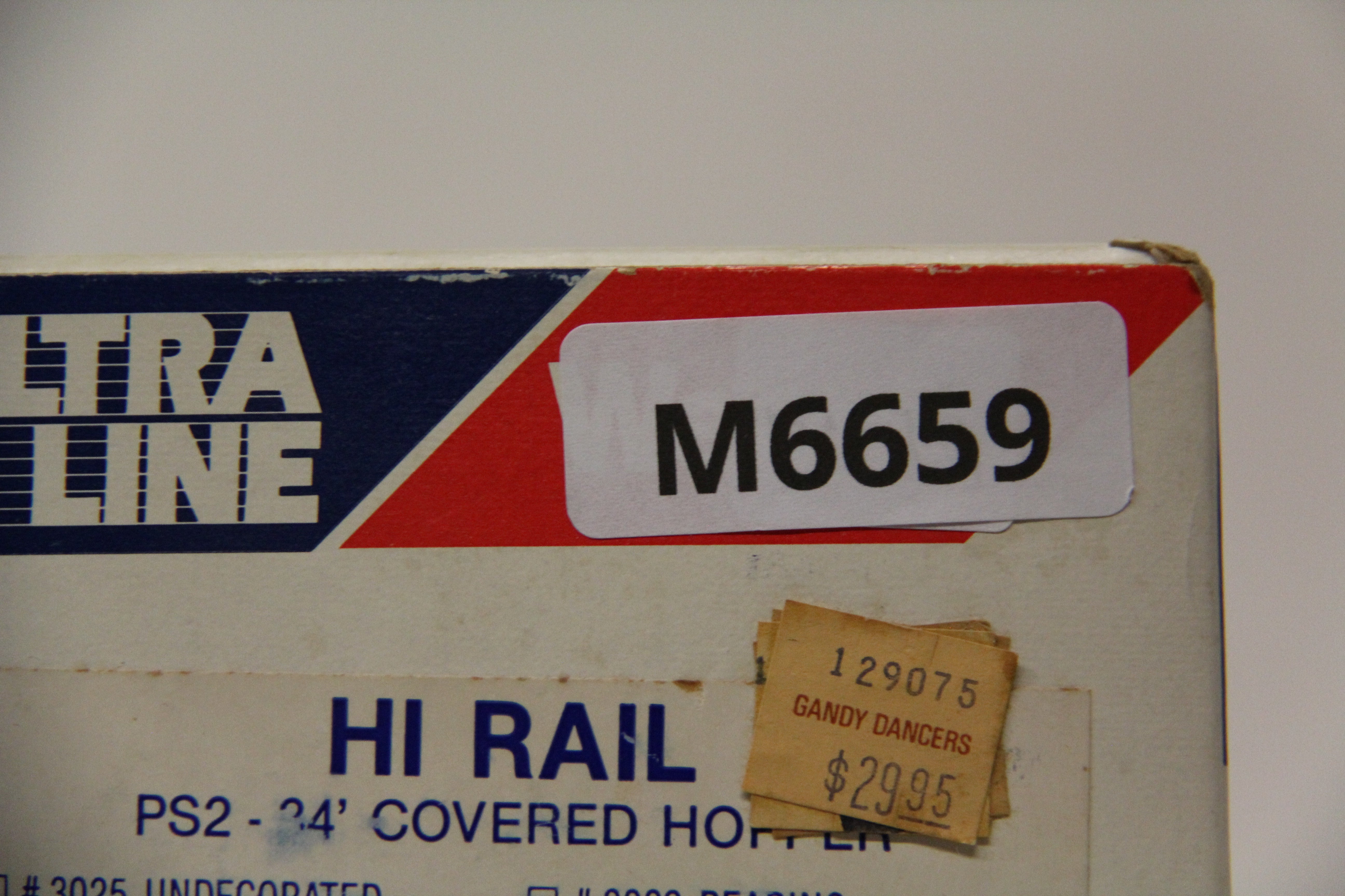 Weaver Ultra Line #3028 Santa Fe Hi Rail PS2 34' Covered Hopper-Second hand-M6659