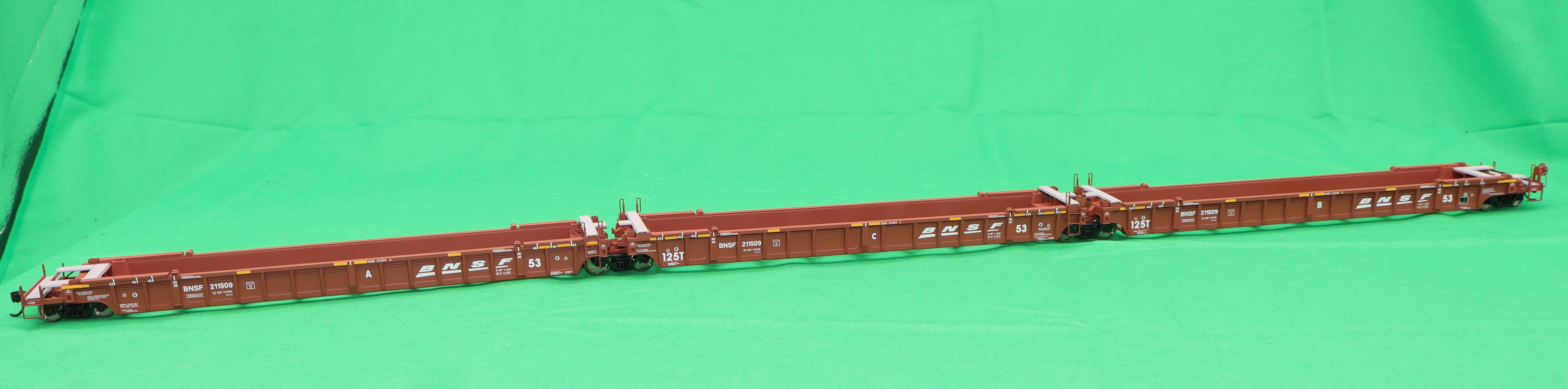 Walthers HO 910-55817 - Mainline - NSC Articulated 3-Unit 53' Well Car "BNSF" #211509