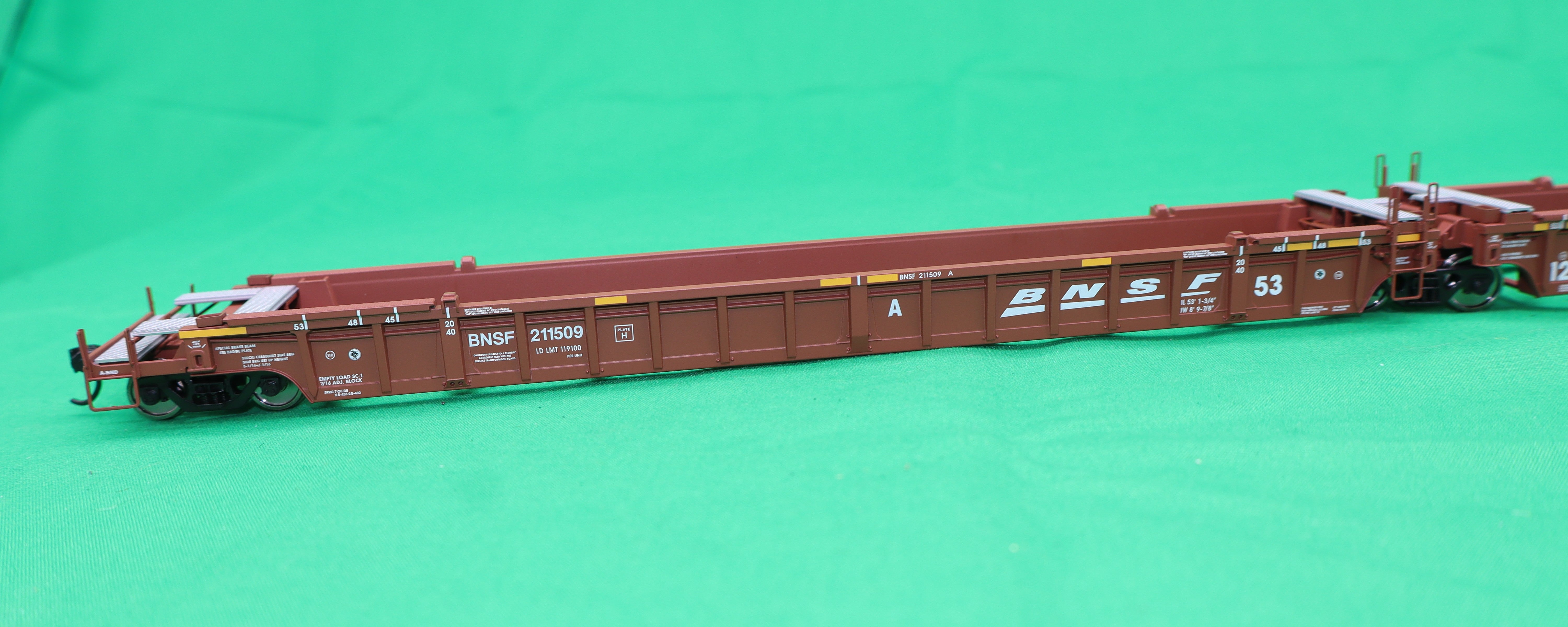 Walthers HO 910-55817 - Mainline - NSC Articulated 3-Unit 53' Well Car "BNSF" #211509