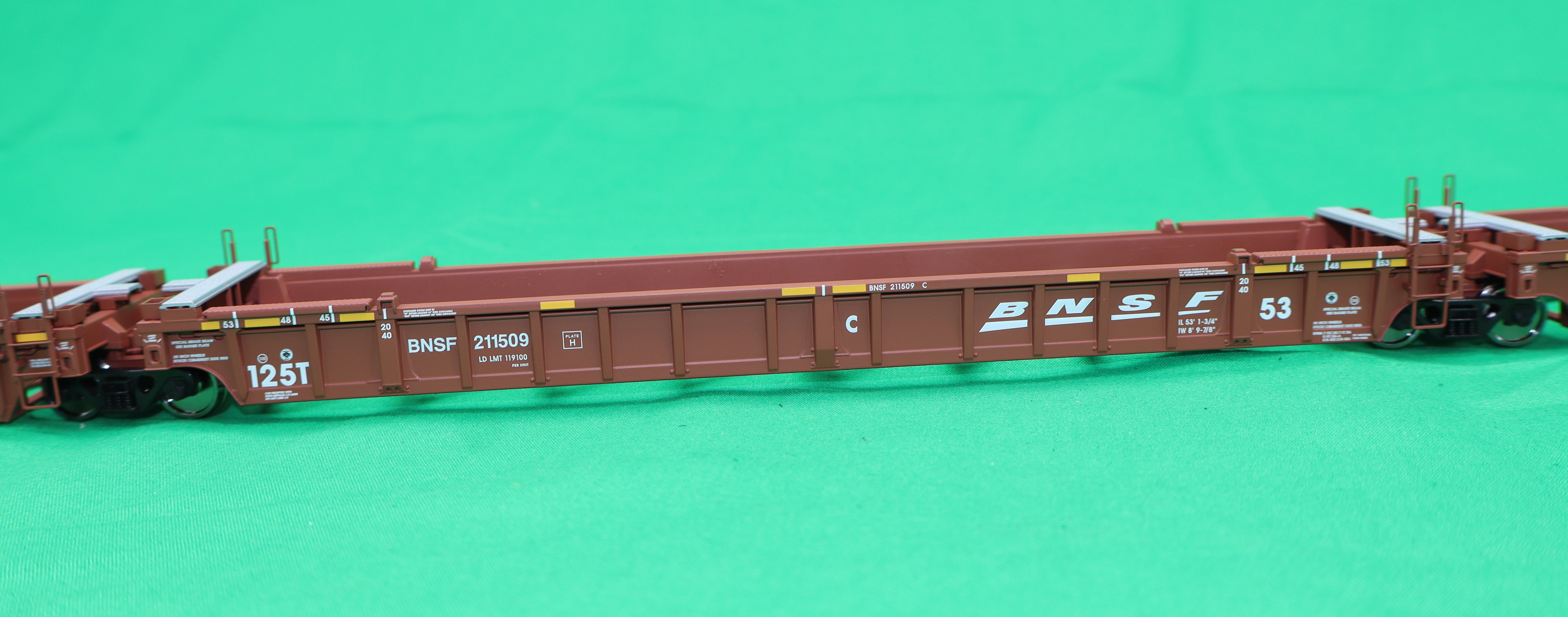 Walthers HO 910-55817 - Mainline - NSC Articulated 3-Unit 53' Well Car "BNSF" #211509