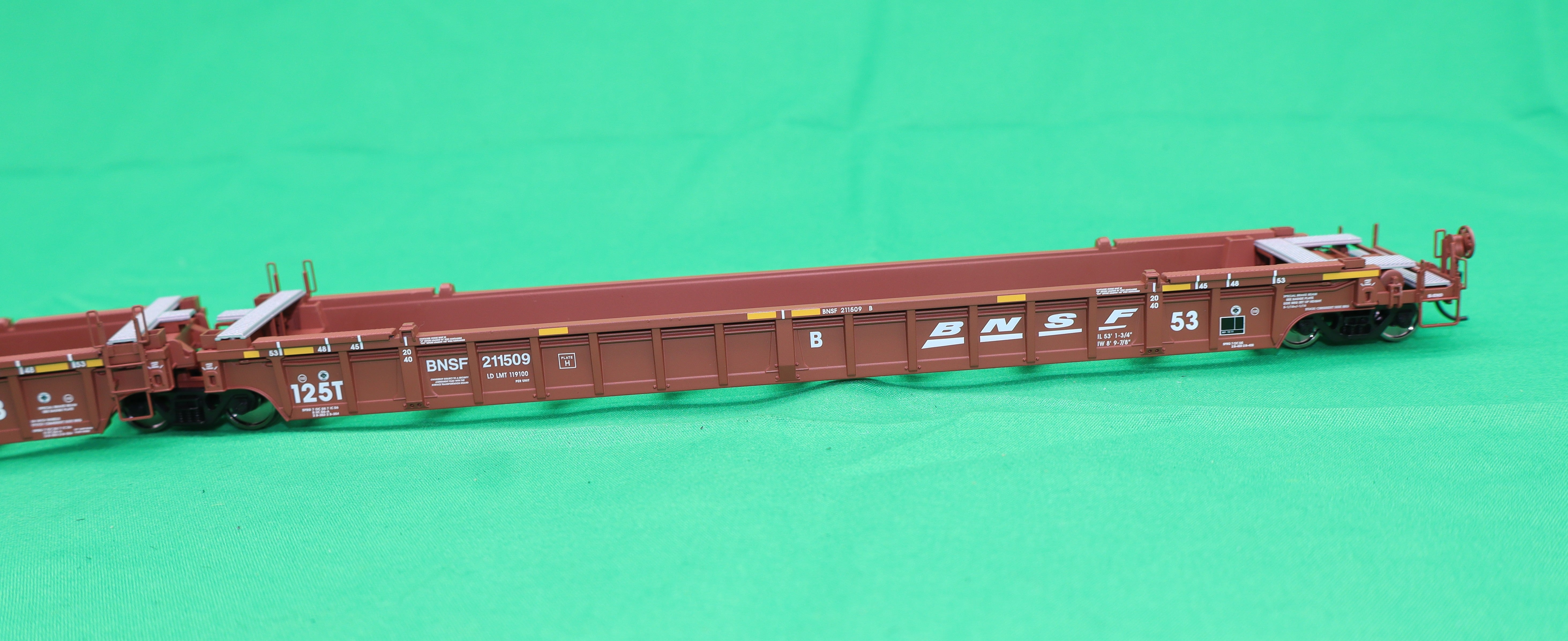 Walthers HO 910-55817 - Mainline - NSC Articulated 3-Unit 53' Well Car "BNSF" #211509