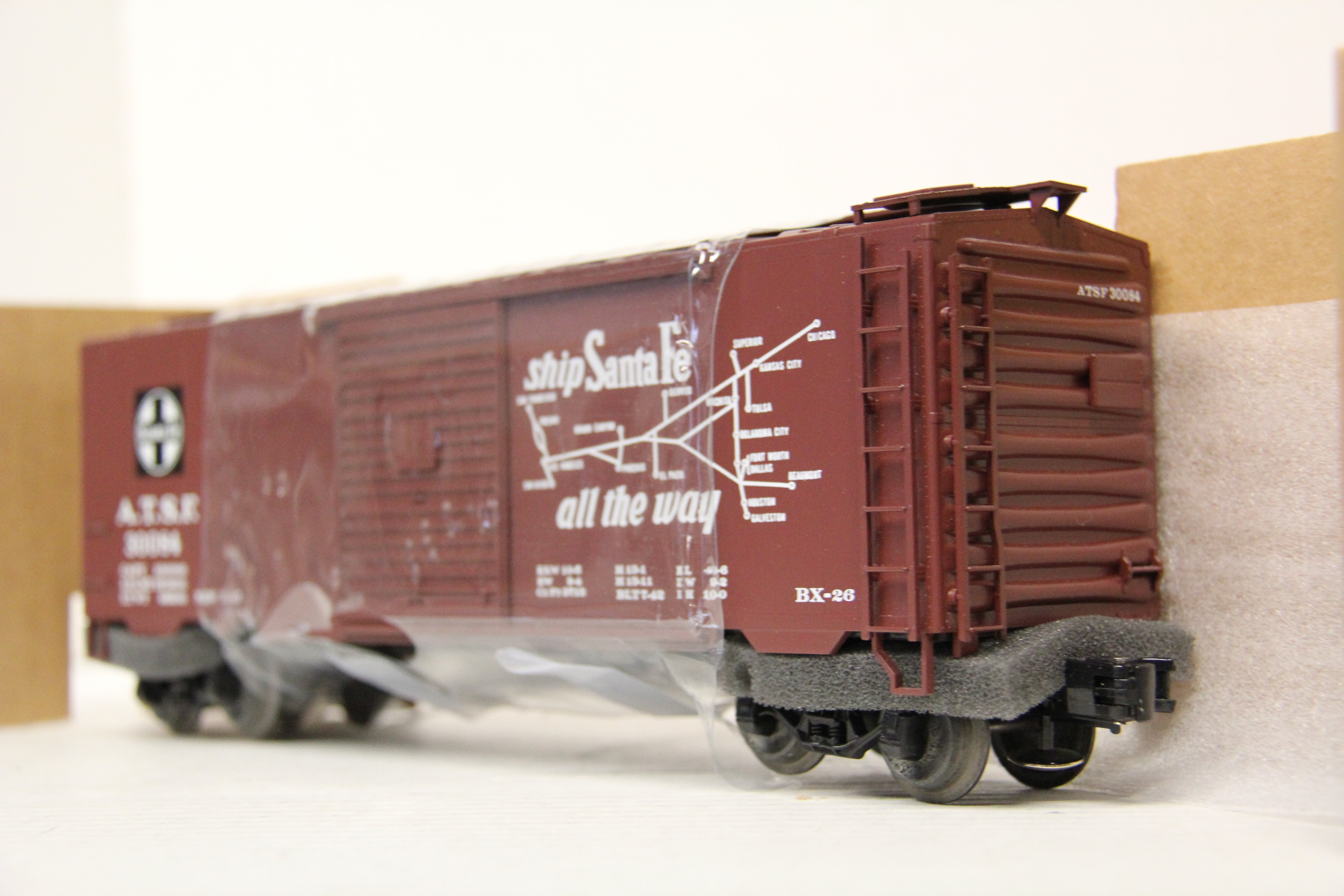 Weaver Santa Fe Superchief Boxcar #30084-Second hand-M6660