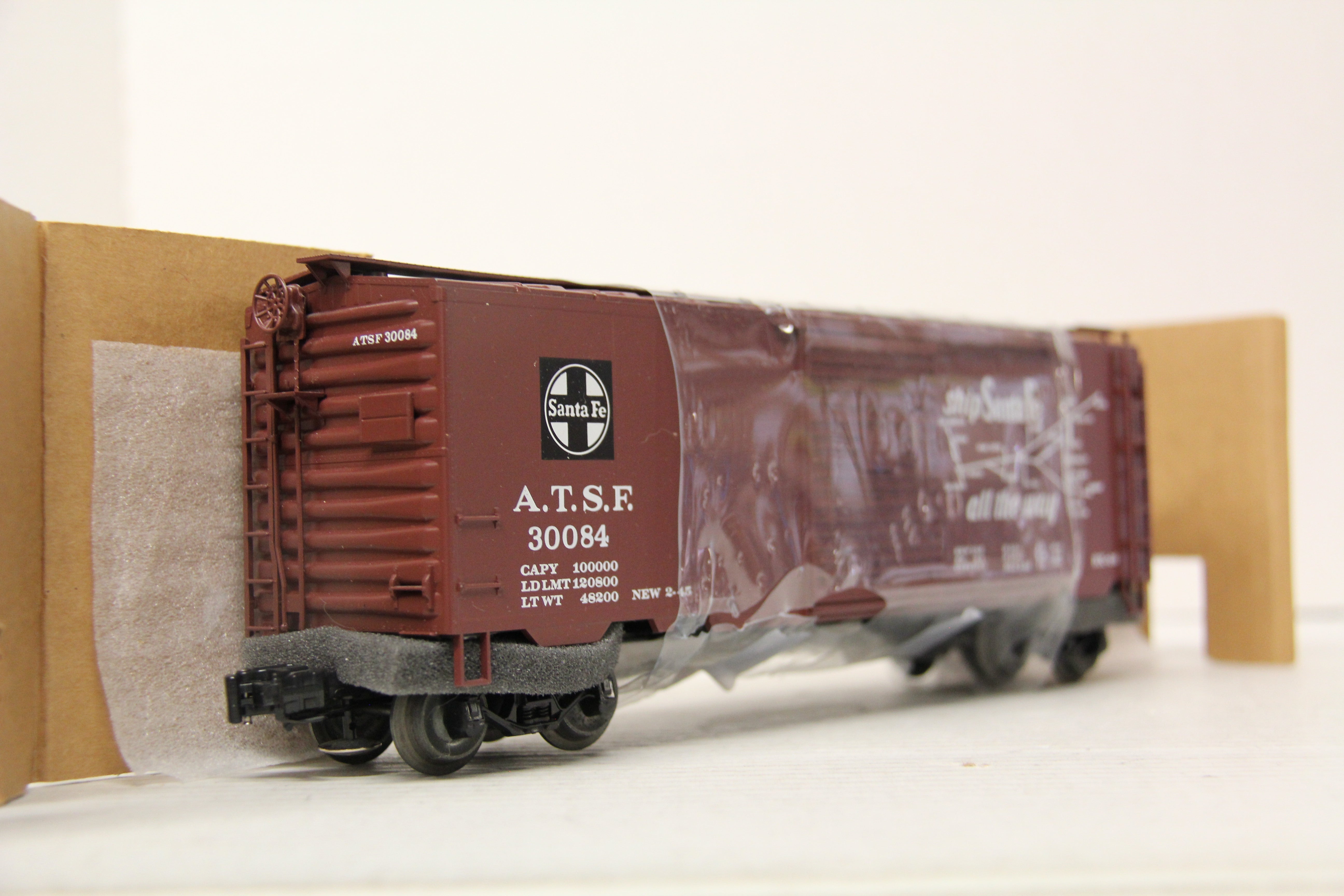 Weaver Santa Fe Superchief Boxcar #30084-Second hand-M6660