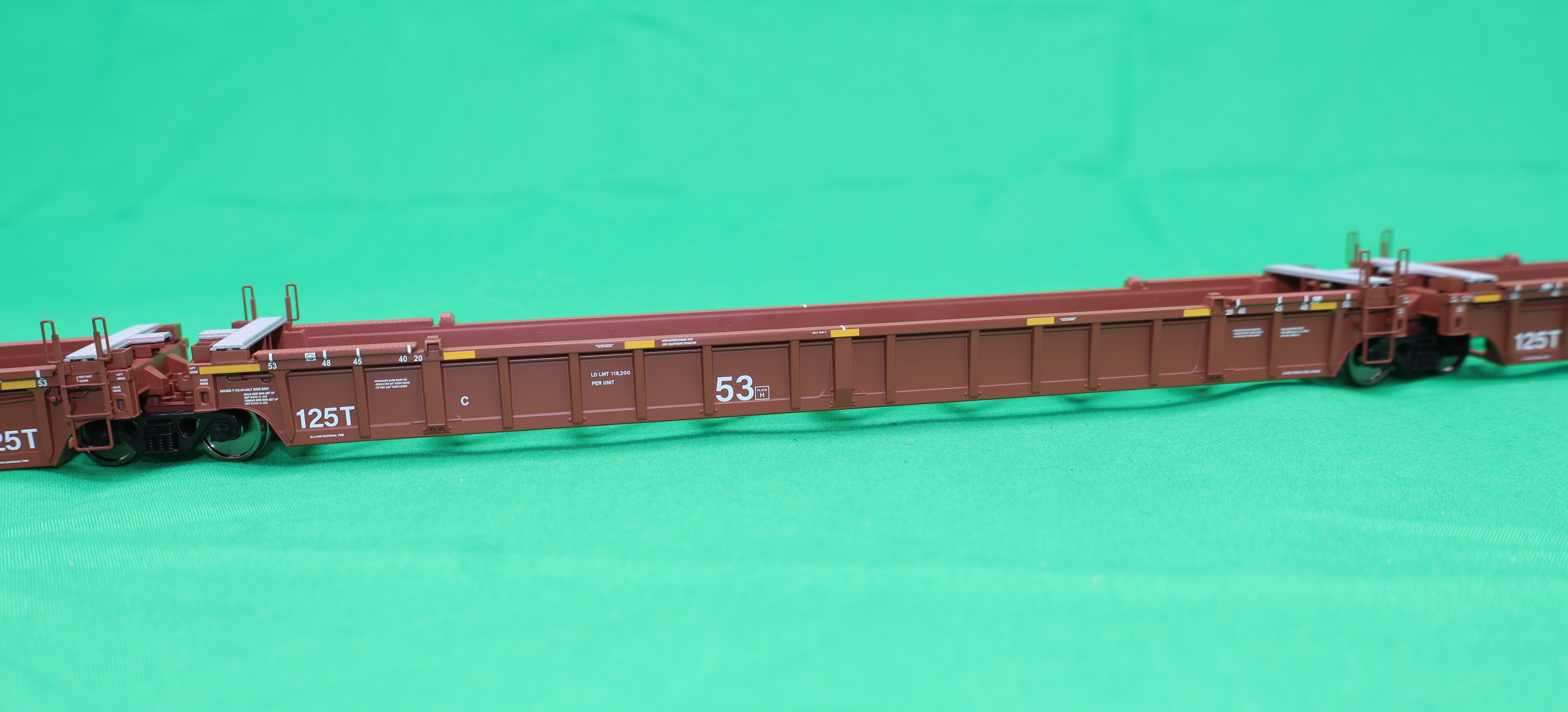 Walthers HO 910-55823 - Mainline - NSC Articulated 3-Unit 53' Well Car "Santa Fe" #9224 (SFLC)