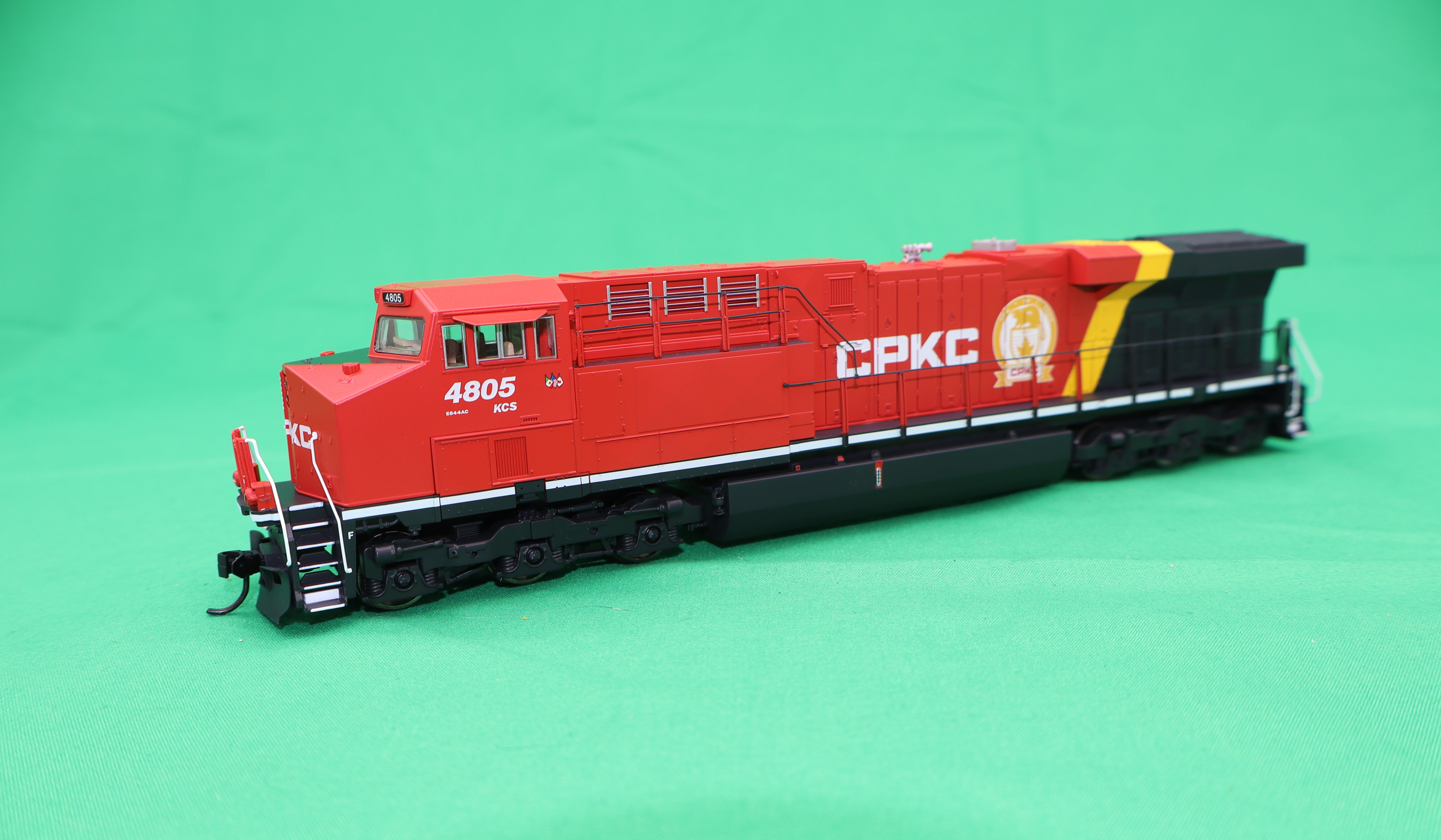 Walthers HO 910-20229 - Mainline - GE ES44AC Evolution Series GEVO Diesel Engine "Kansas City Southern" #4805 (Canadian Pacific Kansas City Ltd.) DCC w/ ESU Sound