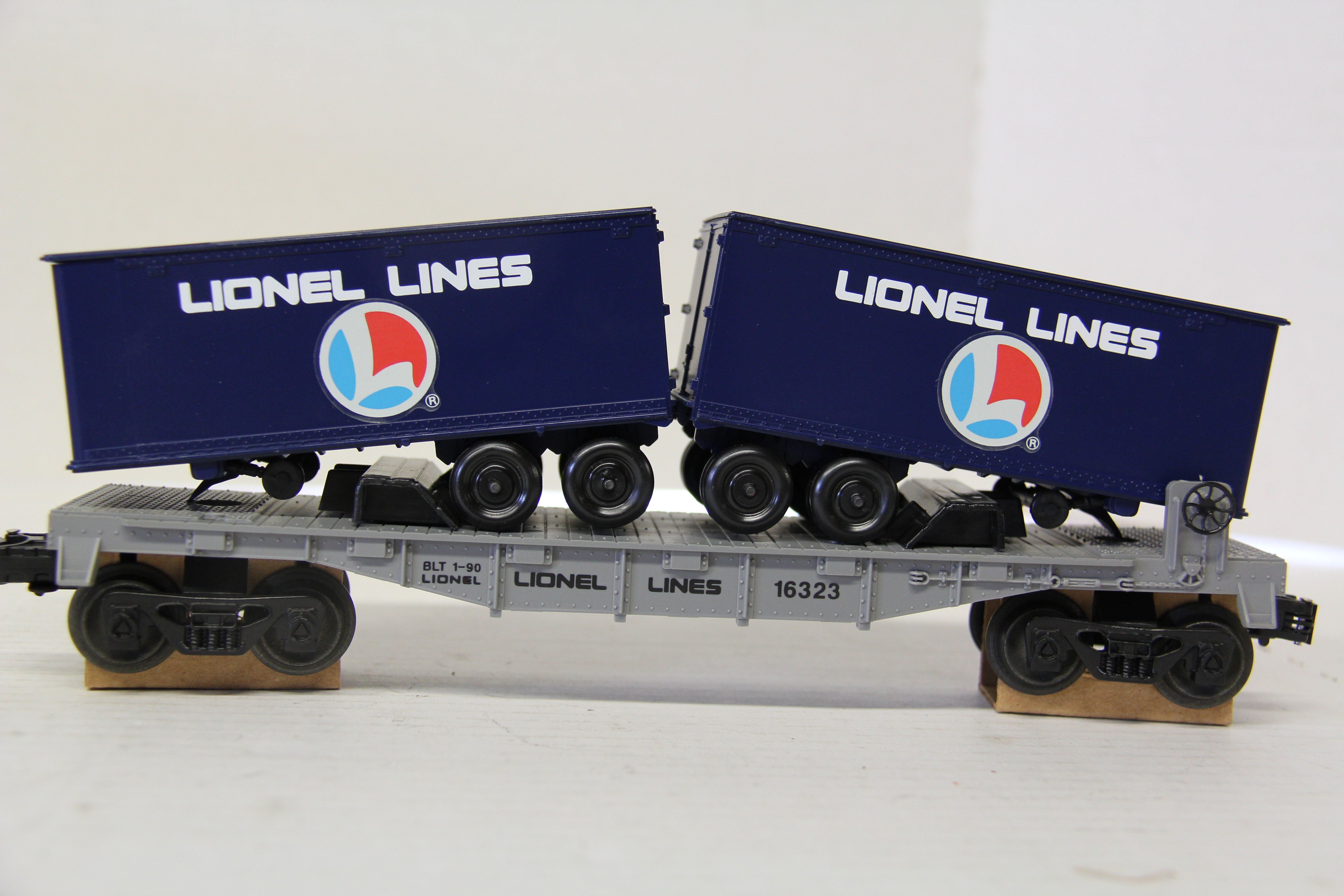 Lionel 6-16323 Lionel Lines Flatcar w/ Trailers-Second hand-M4837