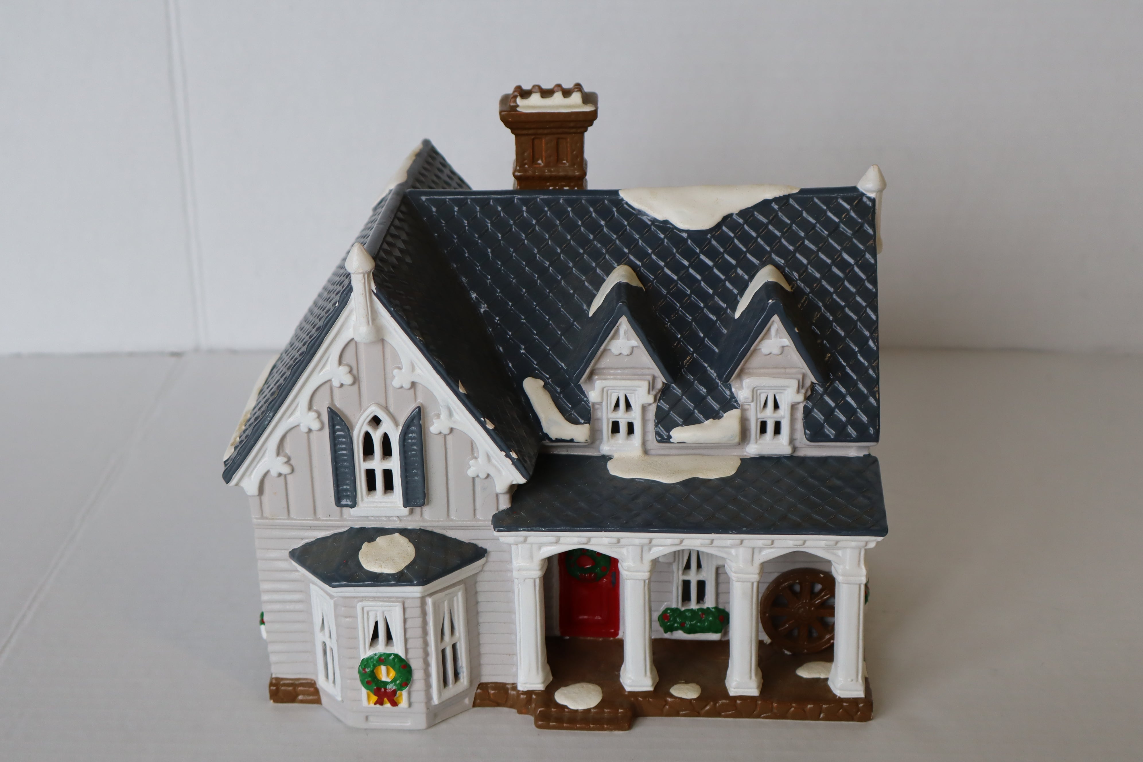 Department 56 Snow Village Vintage "Gothic Farmhouse-Second hand-M8119