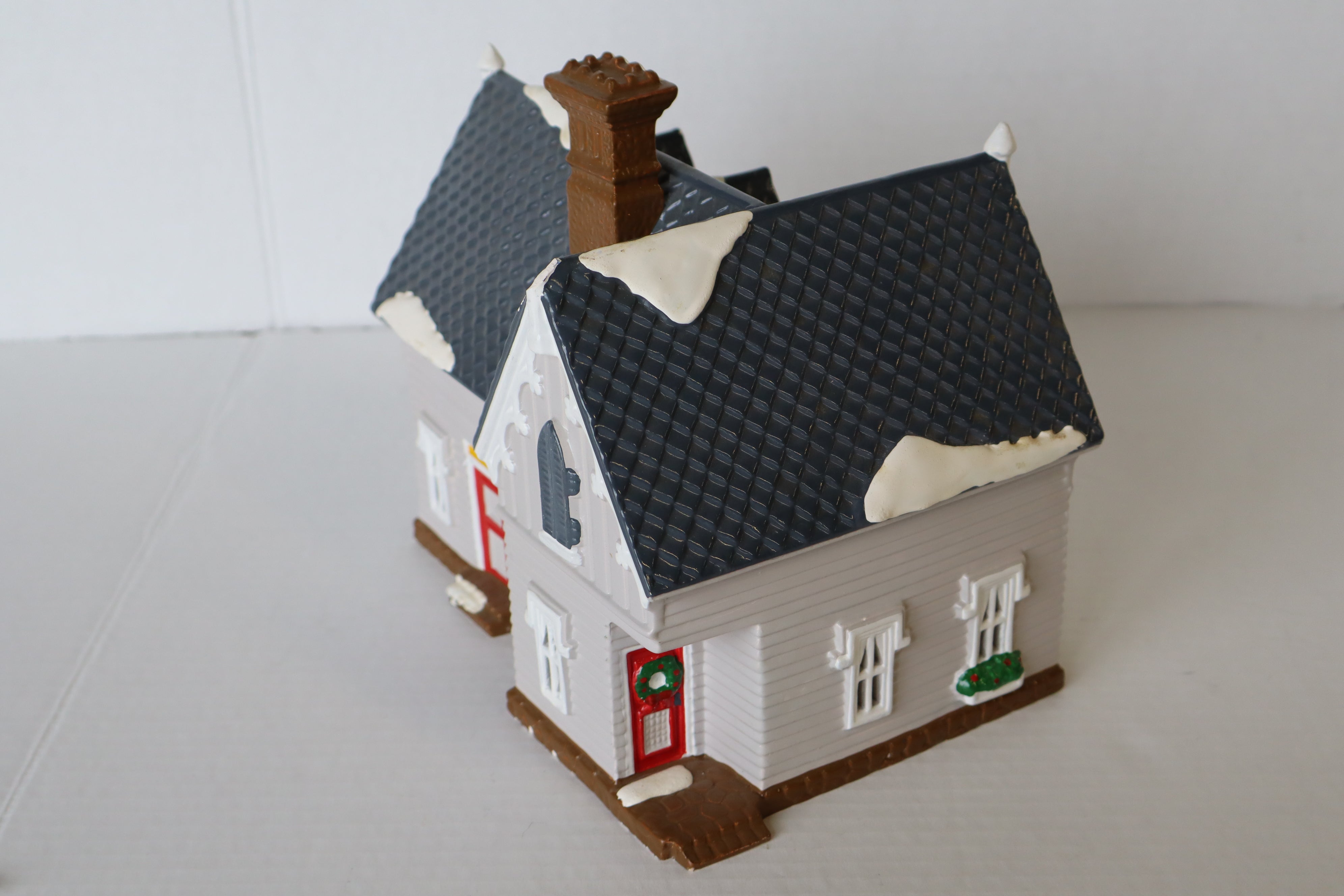 Department 56 Snow Village Vintage "Gothic Farmhouse-Second hand-M8119