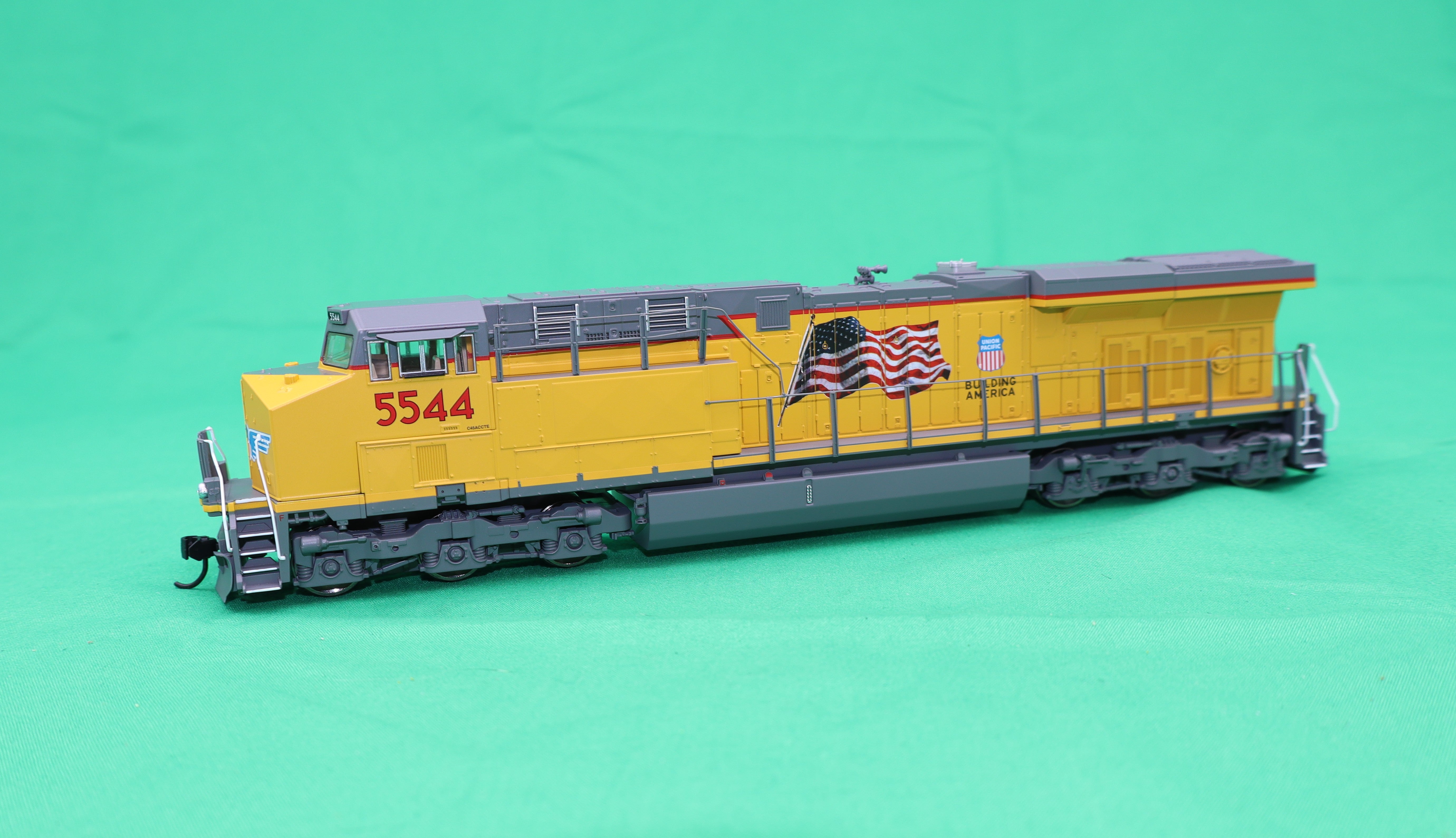 Walthers HO 910-20233 - Mainline - GE ES44AC Evolution Series GEVO Diesel Engine "Union Pacific" #5544  (DCC w/ ESU Sound)