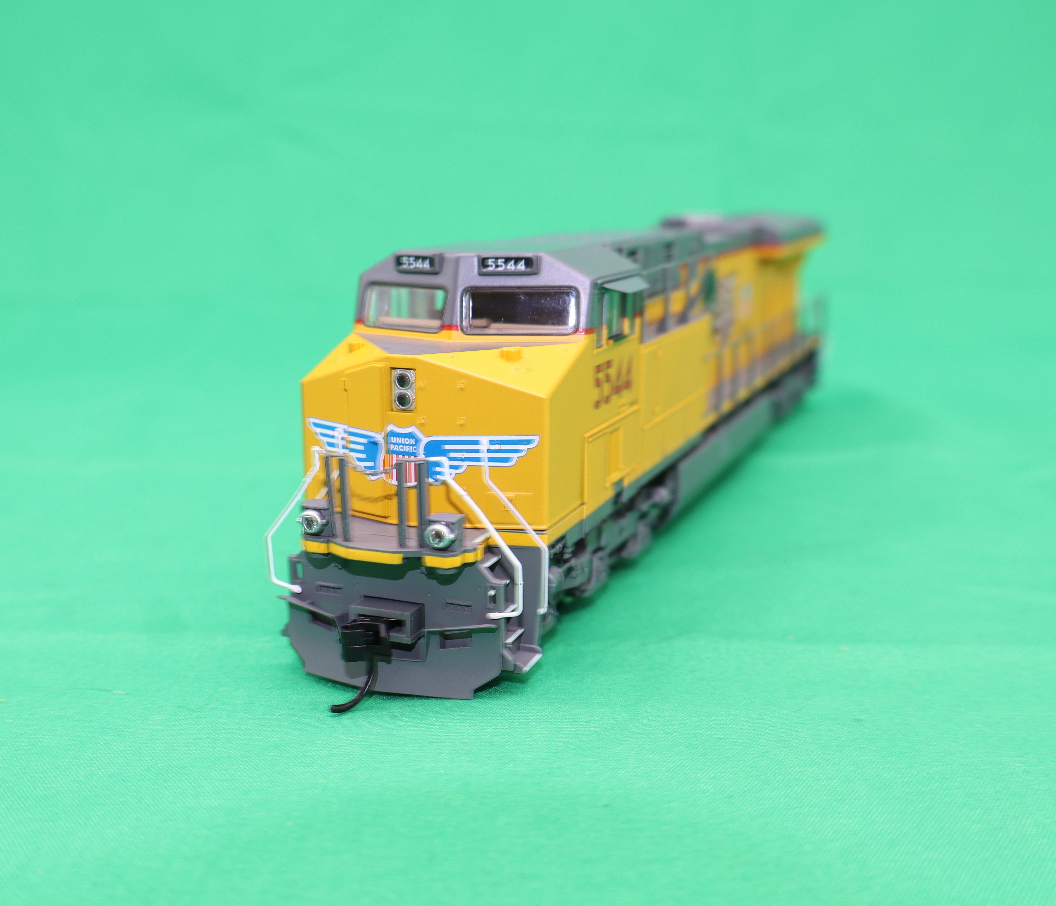 Walthers HO 910-20233 - Mainline - GE ES44AC Evolution Series GEVO Diesel Engine "Union Pacific" #5544  (DCC w/ ESU Sound)