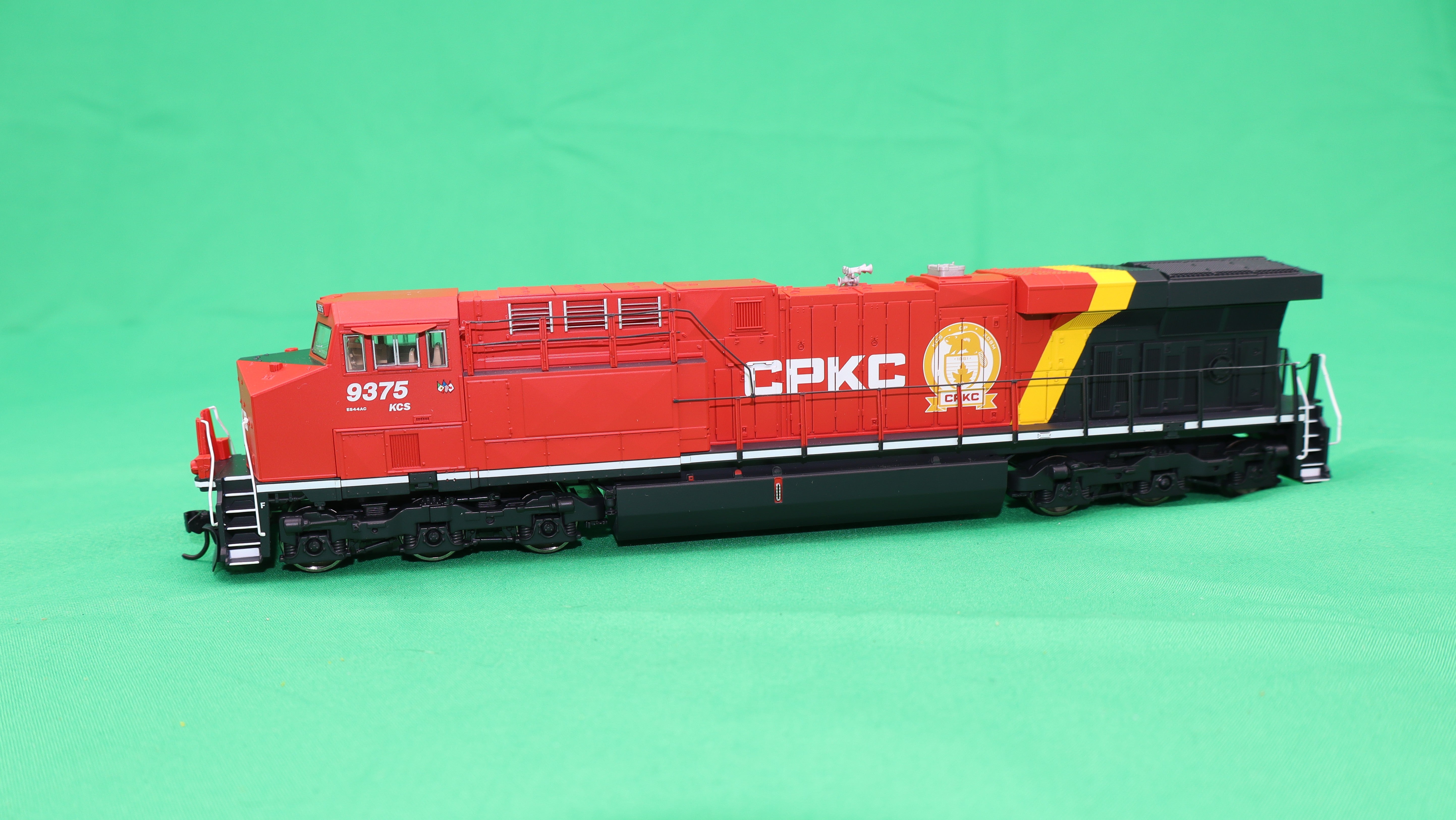 Walthers HO 910-20230 - Mainline - GE ES44AC Evolution Series GEVO Diesel Engine "Canadian Pacific" #9375 (Canadian Pacific Kansas City Ltd.) DCC w/ ESU Sound