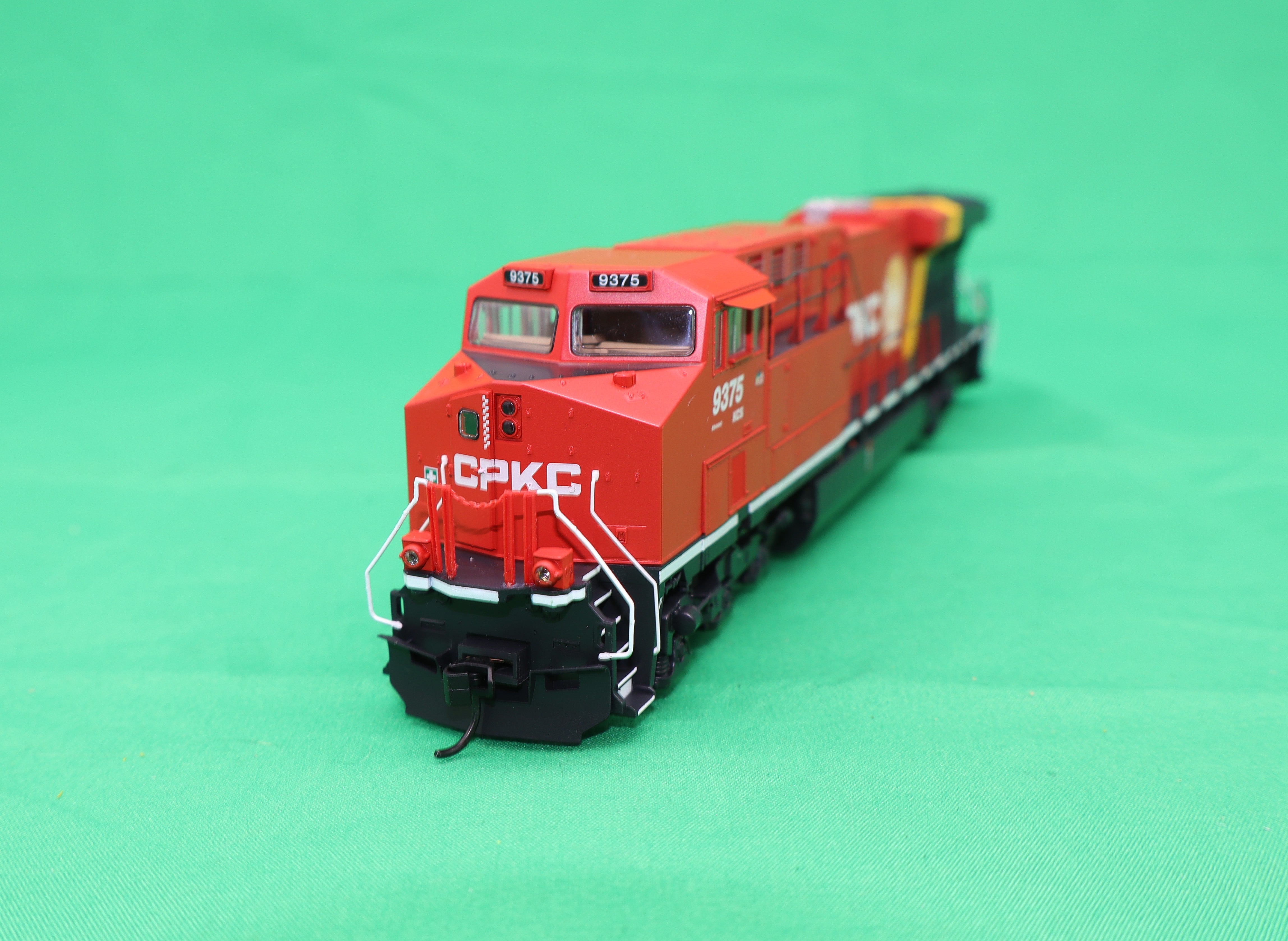 Walthers HO 910-20230 - Mainline - GE ES44AC Evolution Series GEVO Diesel Engine "Canadian Pacific" #9375 (Canadian Pacific Kansas City Ltd.) DCC w/ ESU Sound