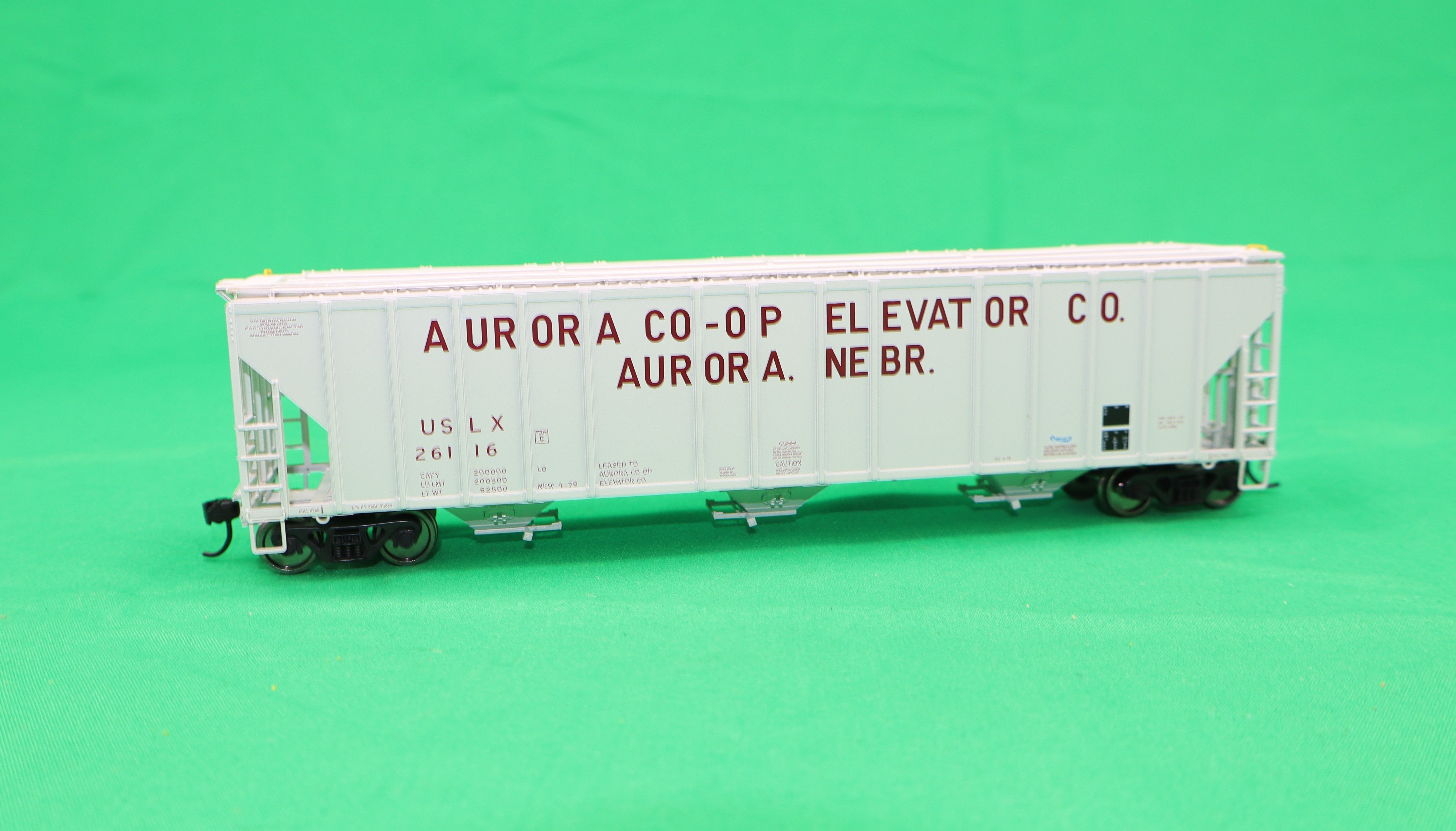 Walthers HO 920-106178 - Proto - 55' Evans 4780 Covered Hopper "Aurora Coop" #26116 (USLX)