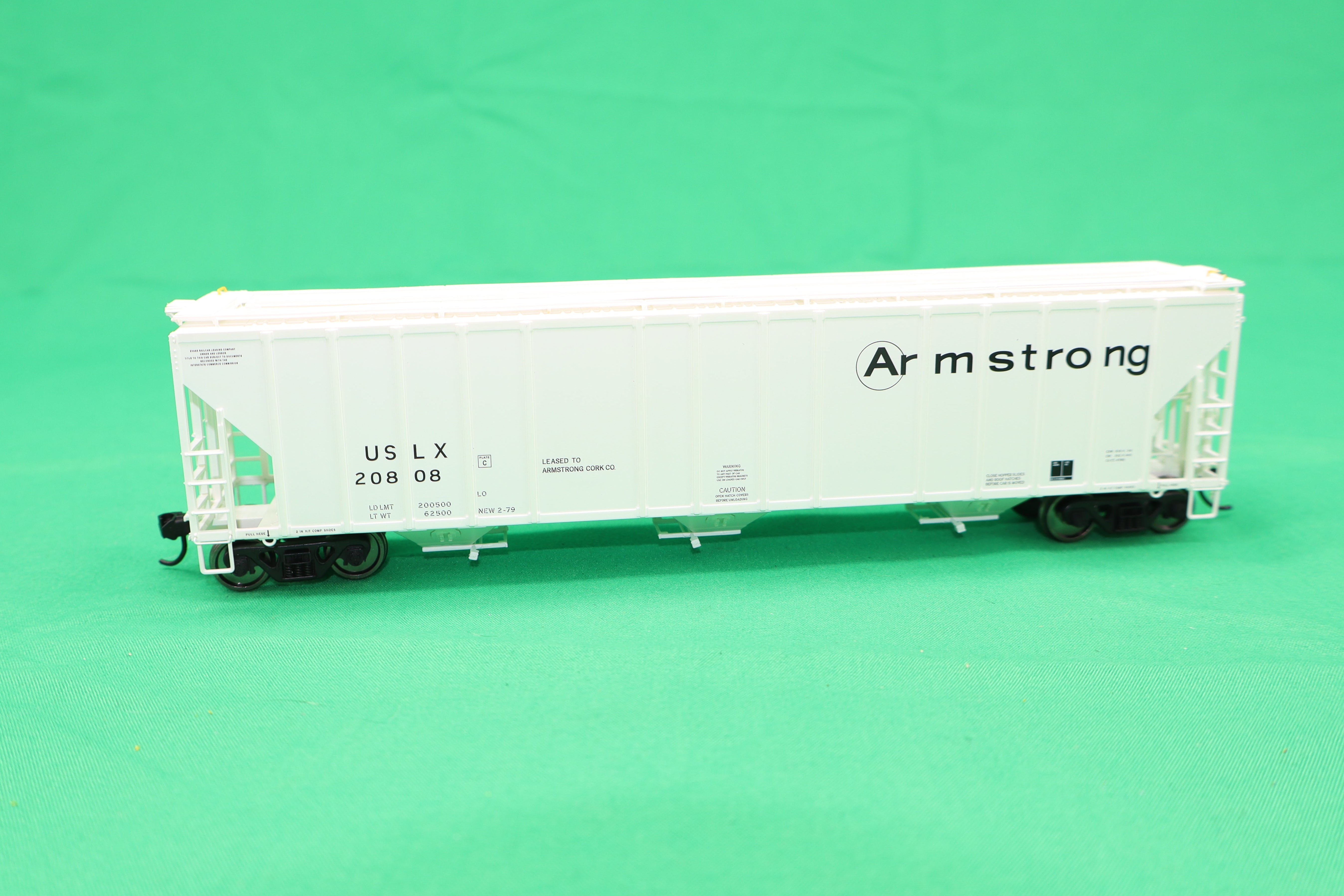 Walthers HO 920-106175 - Proto - 55' Evans 4780 Covered Hopper "Armstrong" #20808 (USLX)
