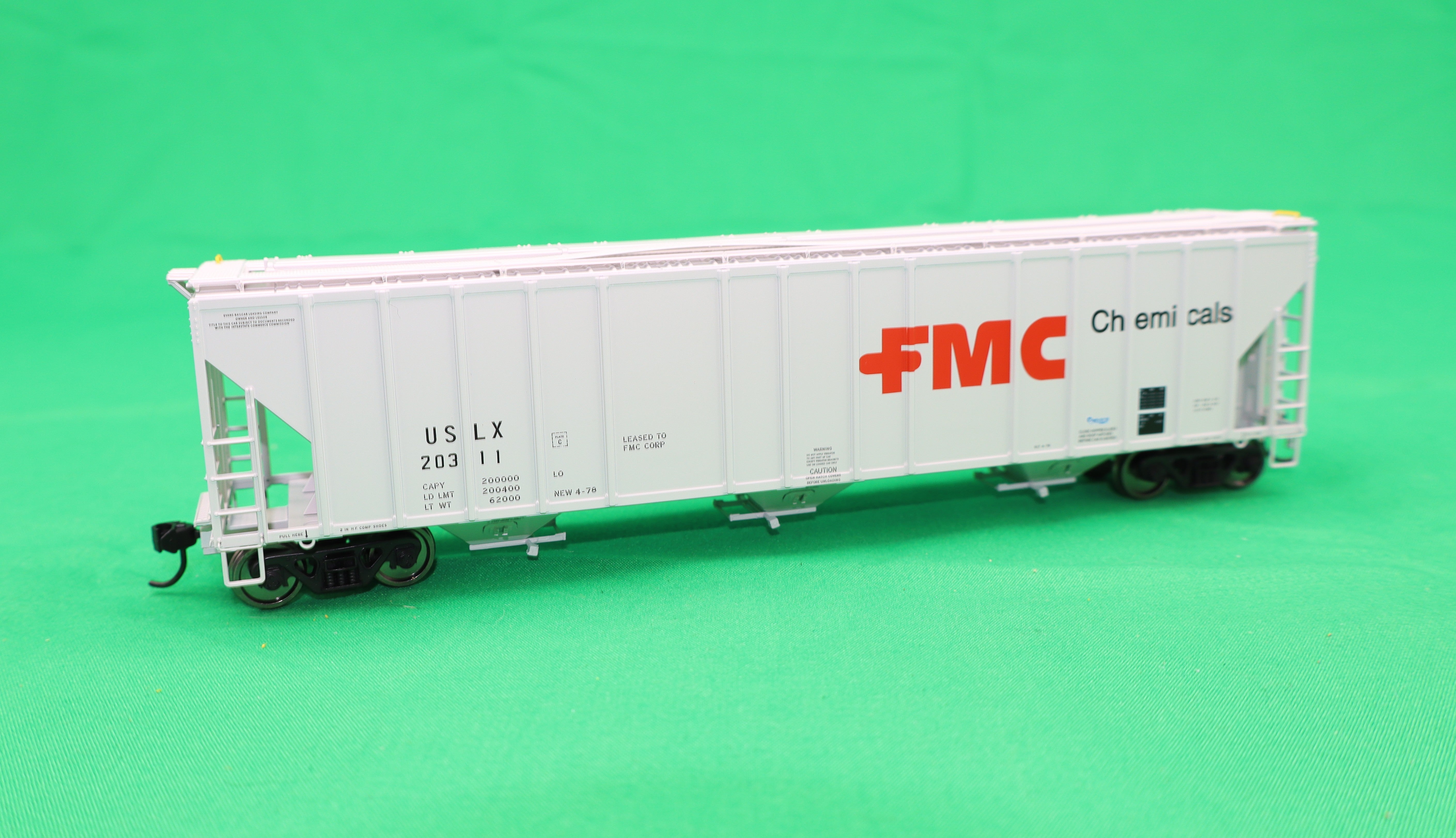 Walthers HO 920-106189 - Proto - 55' Evans 4780 Covered Hopper "FMC" #20311 (USLX)