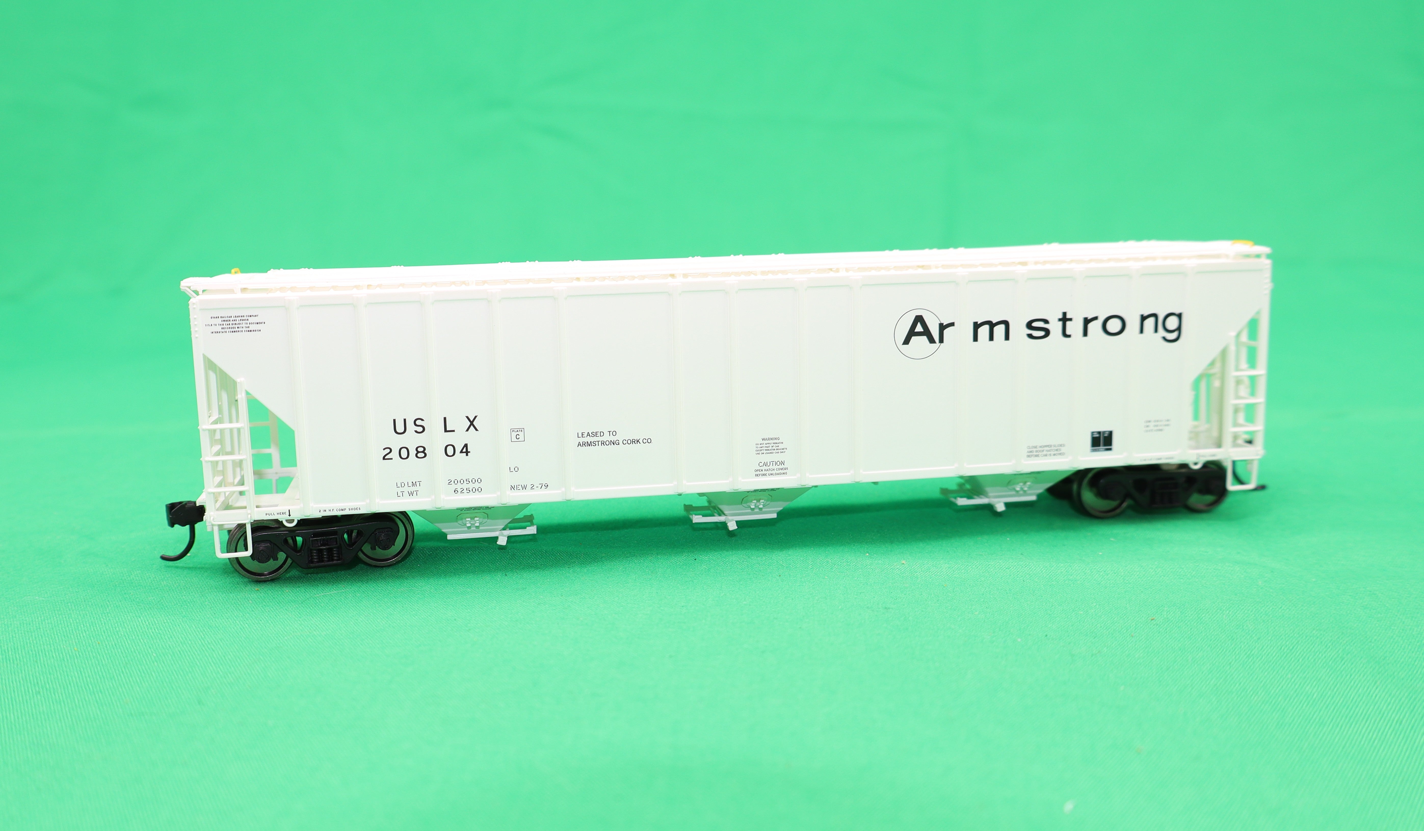 Walthers HO 920-106174 - Proto - 55' Evans 4780 Covered Hopper "Armstrong" #20804 (USLX)
