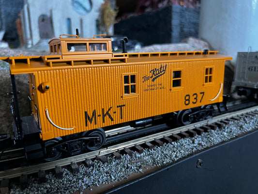 MTH 20-91807 - Premier - 35' Woodside Caboose "MKT" #837 - Custom Run for MrMuffin'sTrains - MrMuffin'sTrains