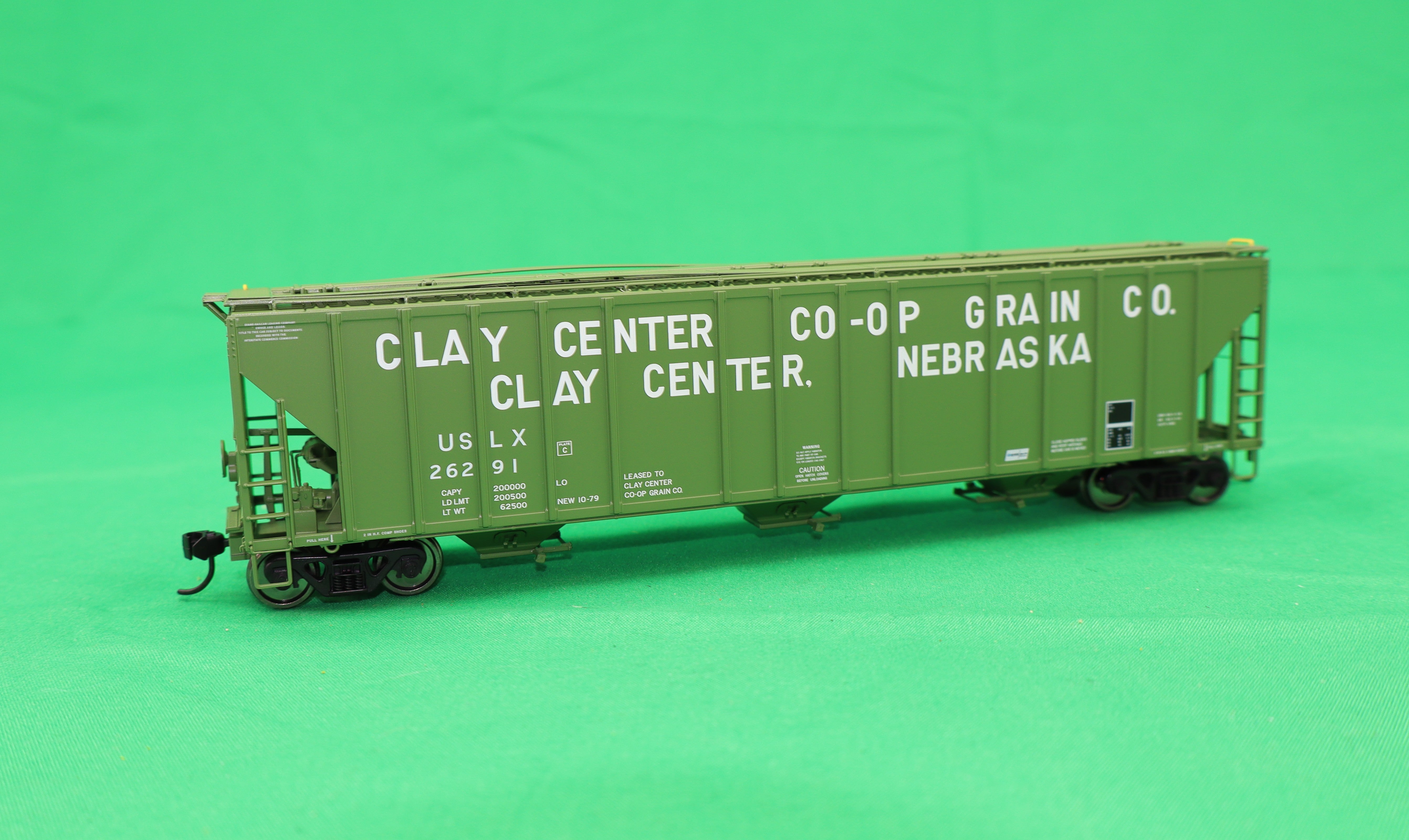 Walthers HO 920-106184 - Proto - 55' Evans 4780 Covered Hopper "Clay Center" #26291 (USLX)