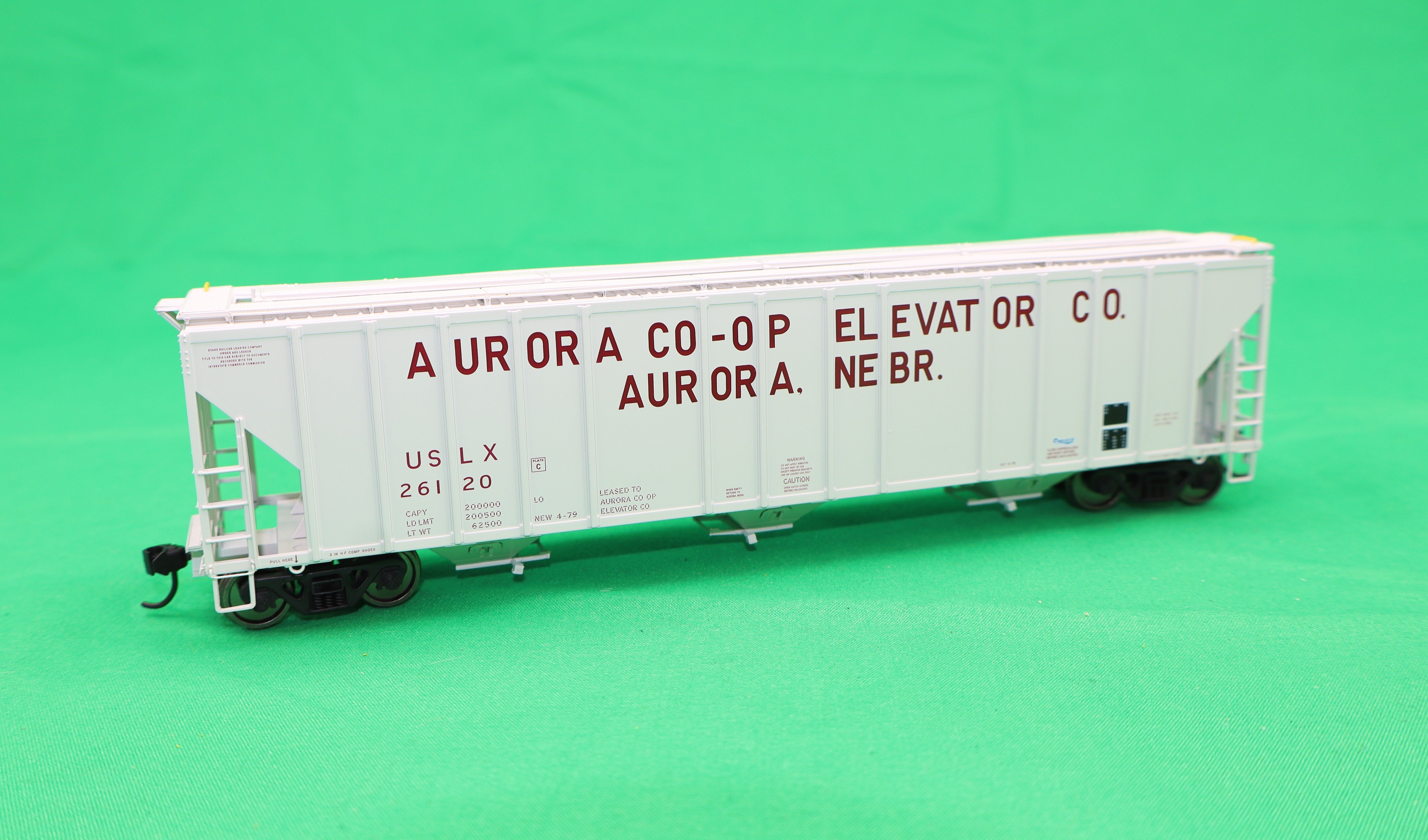 Walthers HO 920-106179 - Proto - 55' Evans 4780 Covered Hopper "Aurora Coop" #26120 (USLX)