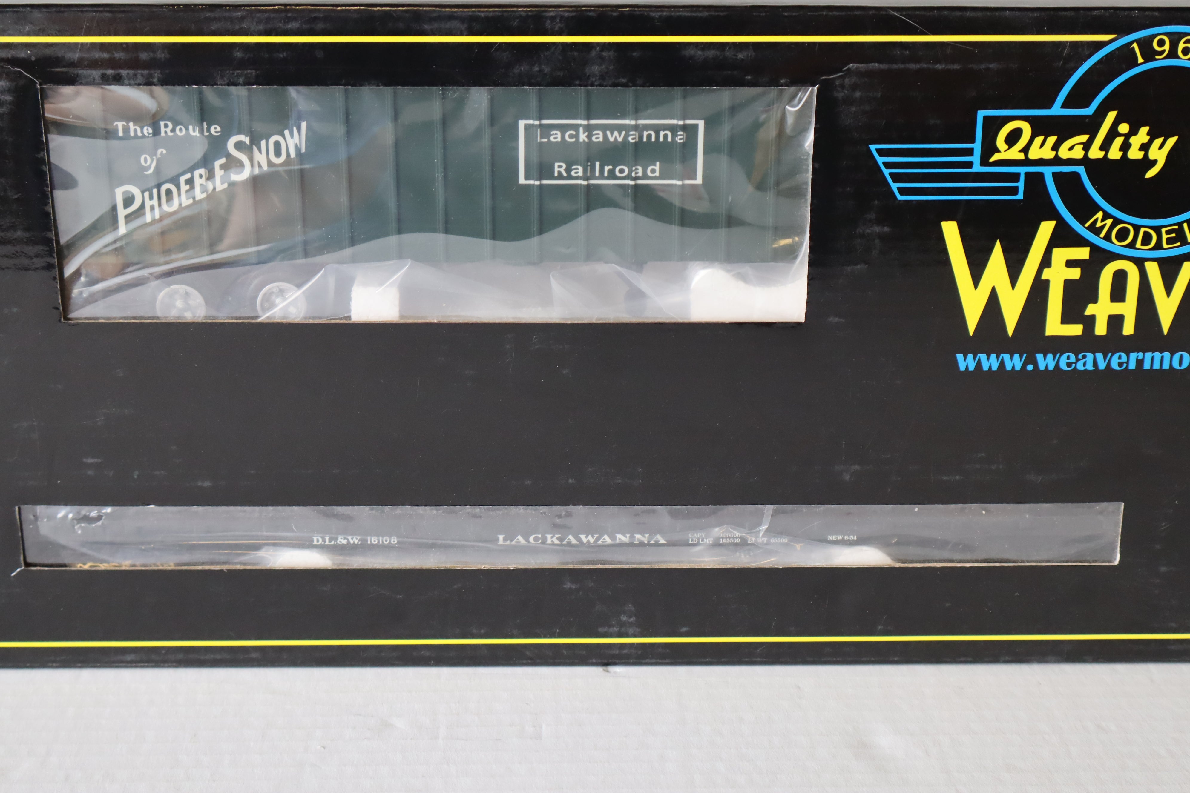 Weaver Lackawanna 50' Flat Car w/  35' Trailers #16108-Second hand-M8133
