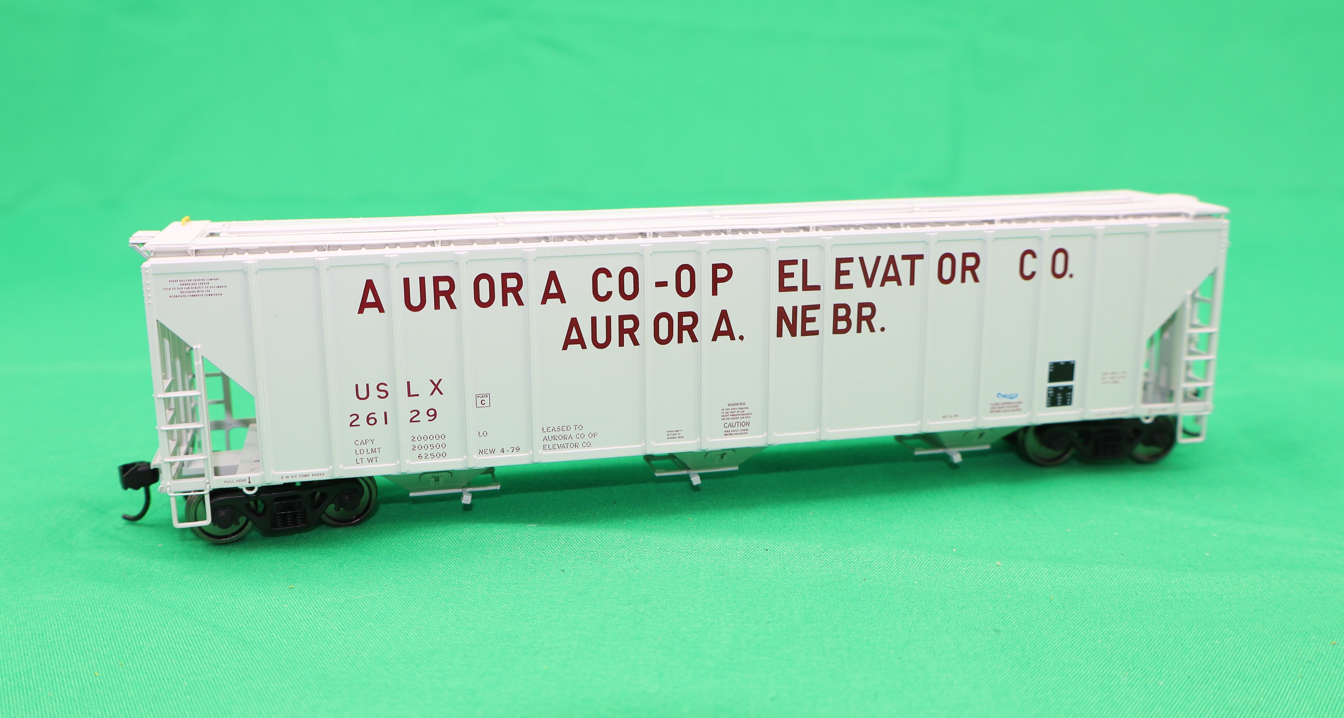 Walthers HO 920-106180 - Proto - 55' Evans 4780 Covered Hopper "Aurora Coop" #26129 (USLX)