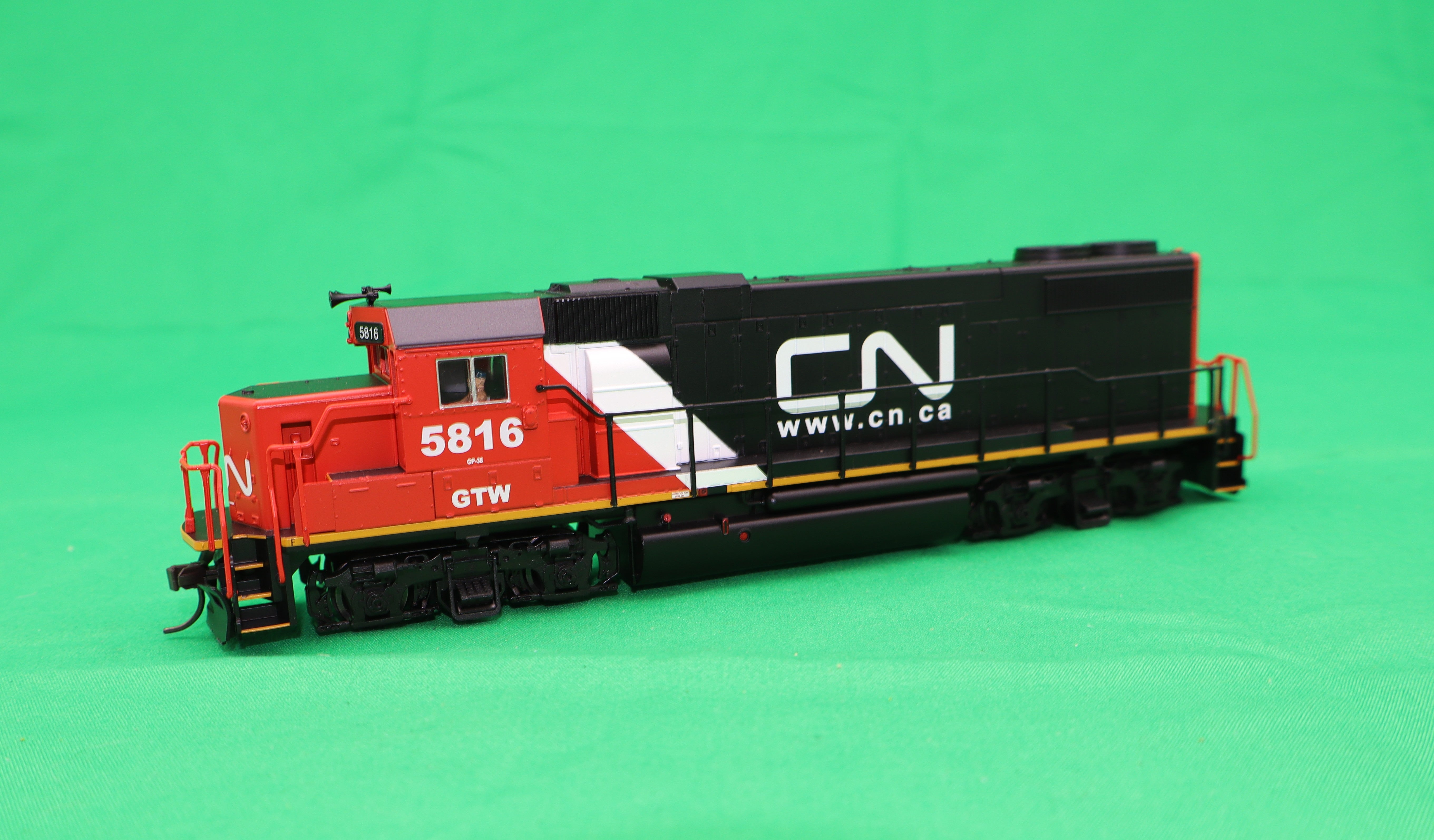 Atlas HO 10004572 - Trainman® - Gold Model -  GP38-2 Diesel Locomotive "Canadian National" #5816 (GTW)
